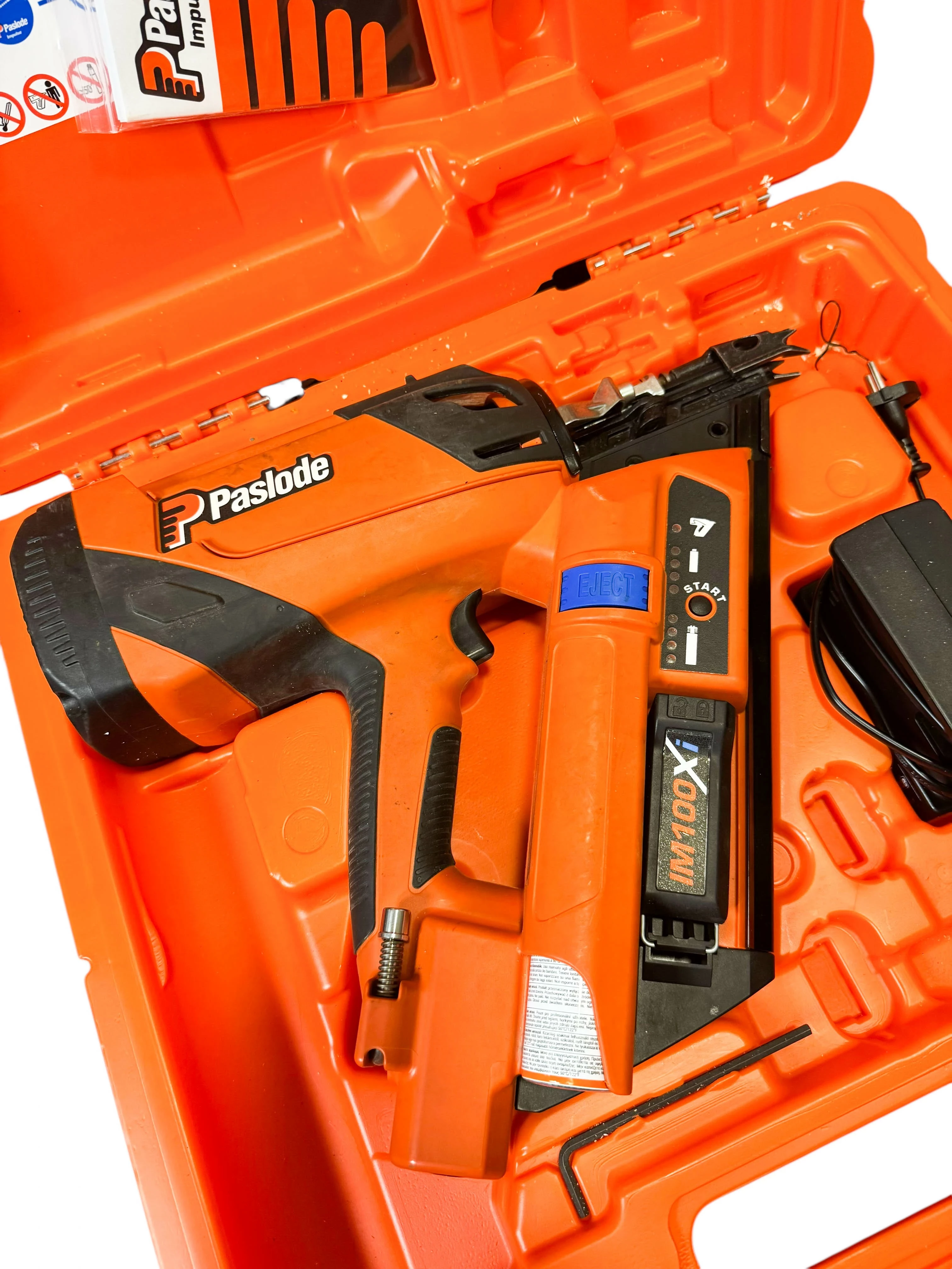 gwozdziarka-paslode-im100xi-63-100mm-gwozdziarka-gazowa-z-walizka-maksymalna-dlugosc-gwozdzizszywek-100