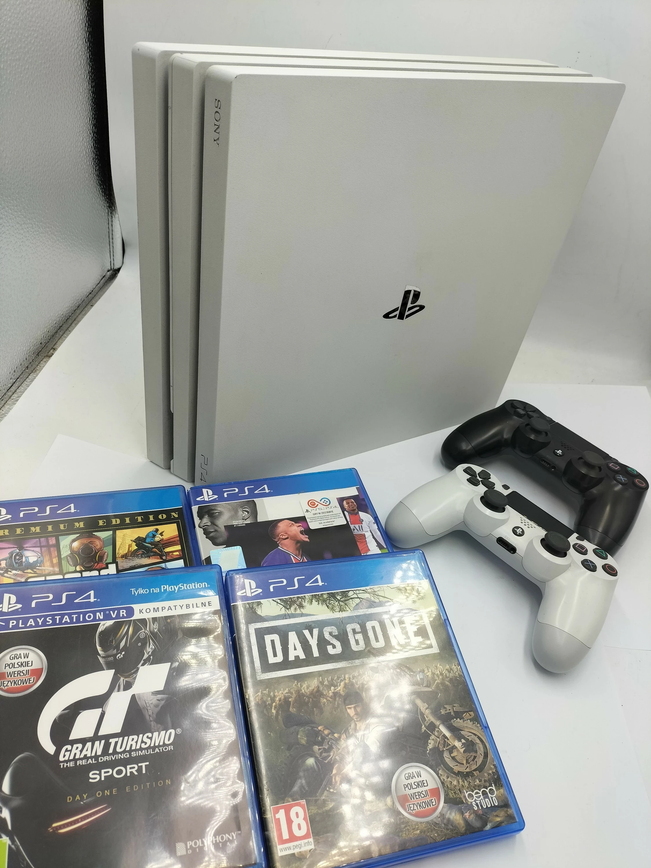 konsola-ps4-pro-1tb-cuh-7016b-2x-pad-4x-gra-super-stan-boh-monte-casino-46c-sosnowiec