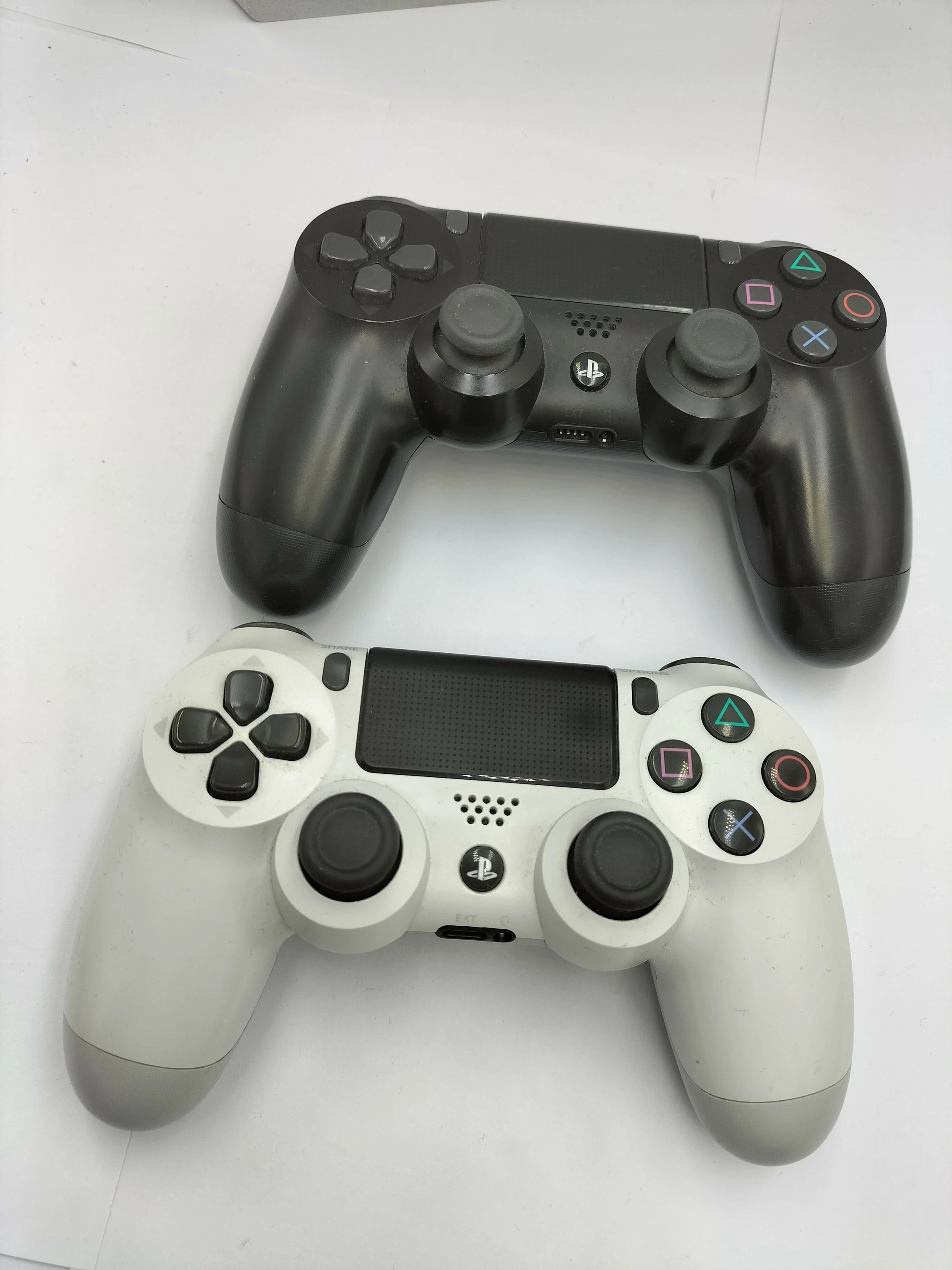 konsola-ps4-pro-1tb-cuh-7016b-2x-pad-4x-gra-super-stan-stan-11323-2