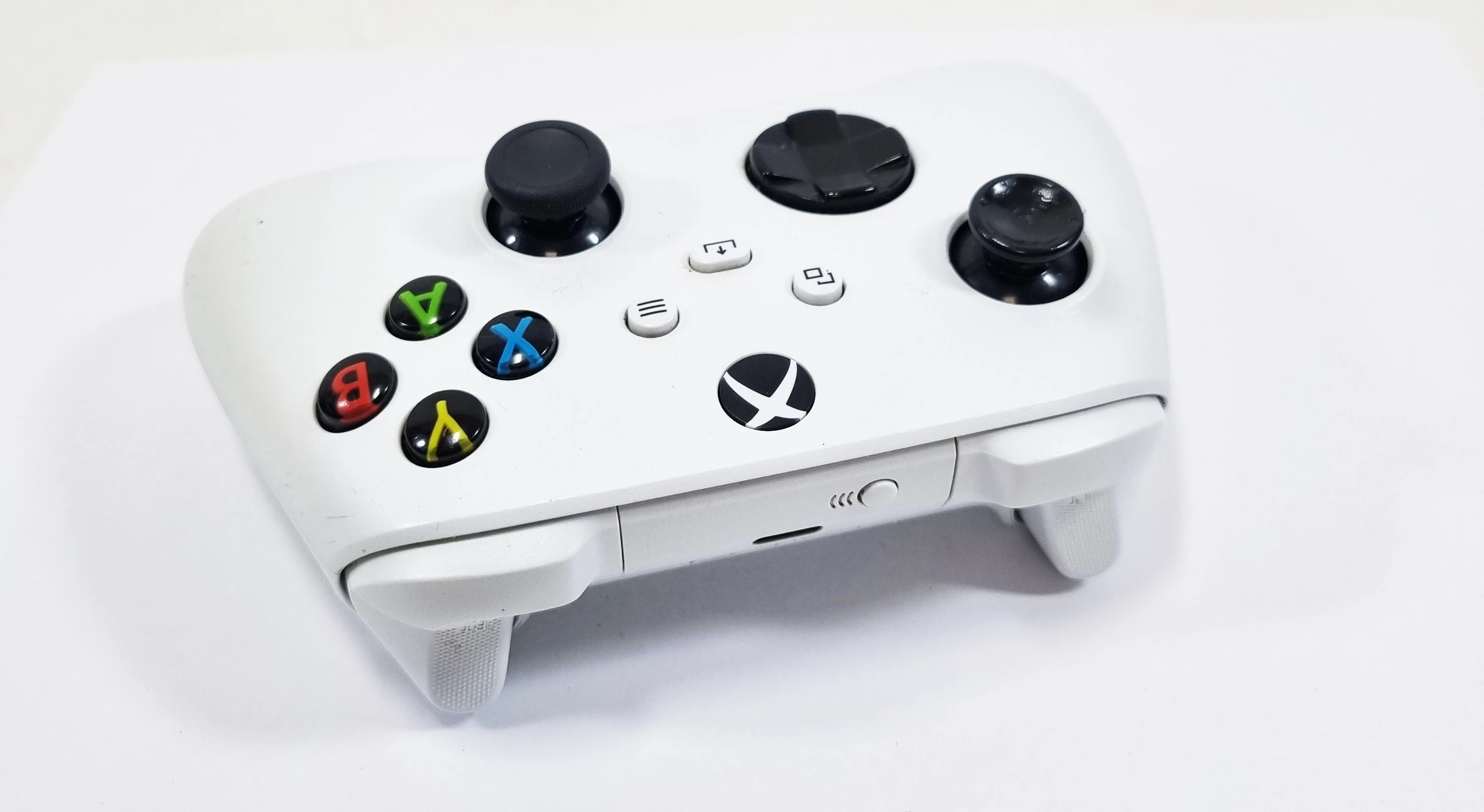 dobry-pad-xbox-one-series-x-brak-gumki-na-analogu-stan-11323-2