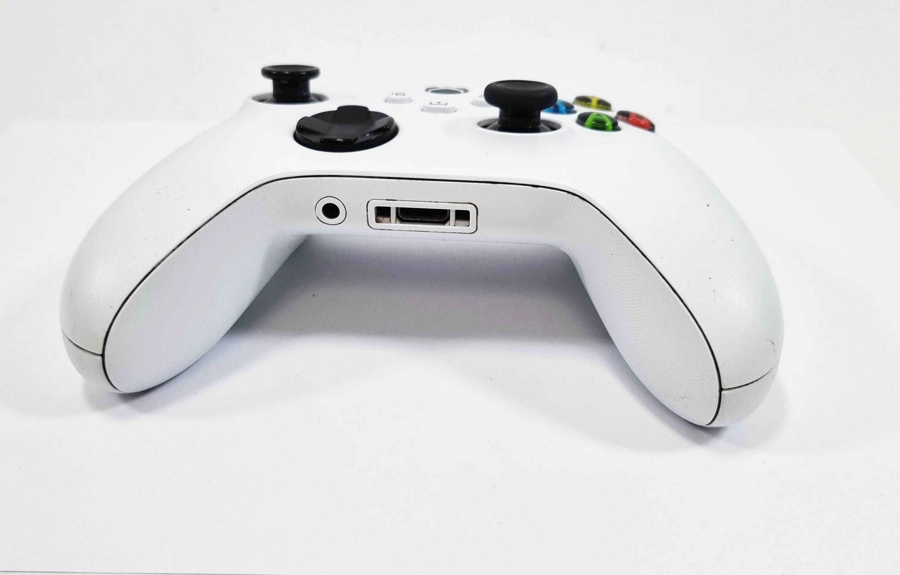 dobry-pad-xbox-one-series-x-brak-gumki-na-analogu-ean-gtin-889842611564