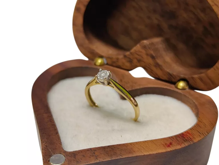 delikatny-zloty-pierscionek-8-k-rozmiar-11-waga-096-zl-cyrkonia-11-listopada-4-lask-palladium