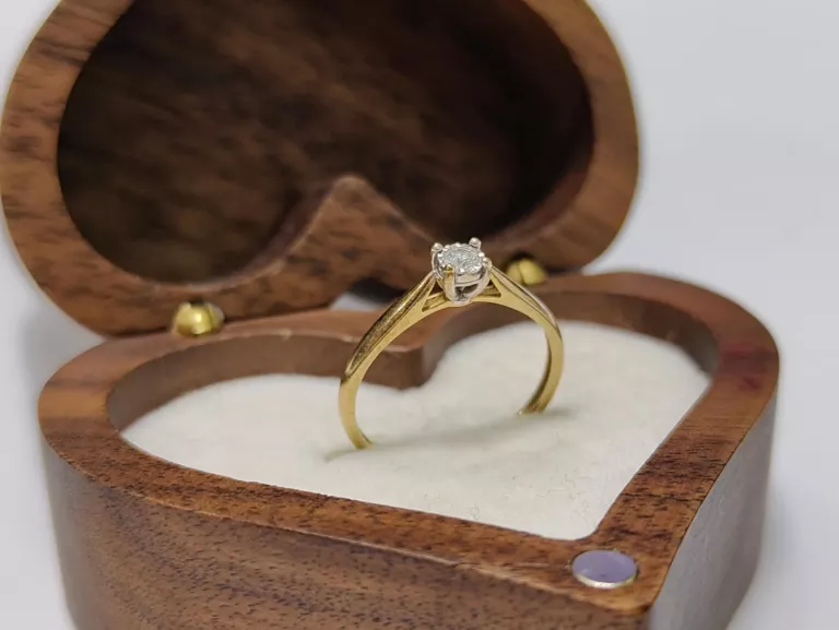 delikatny-zloty-pierscionek-8-k-rozmiar-11-waga-096-zl-cyrkonia-material-15835-2