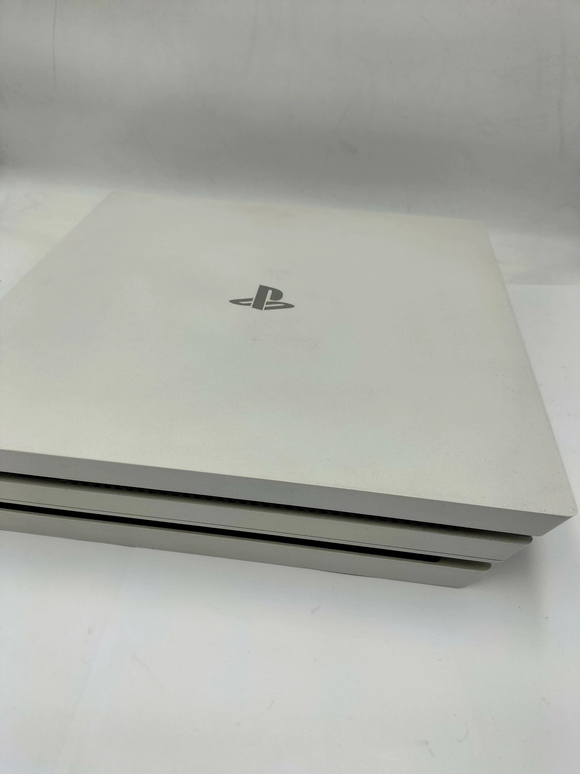 konsola-ps4-pro-1tb-cuh-7016b-2x-pad-4x-gra-super-stan-gry-w-zestawie-205998-225570