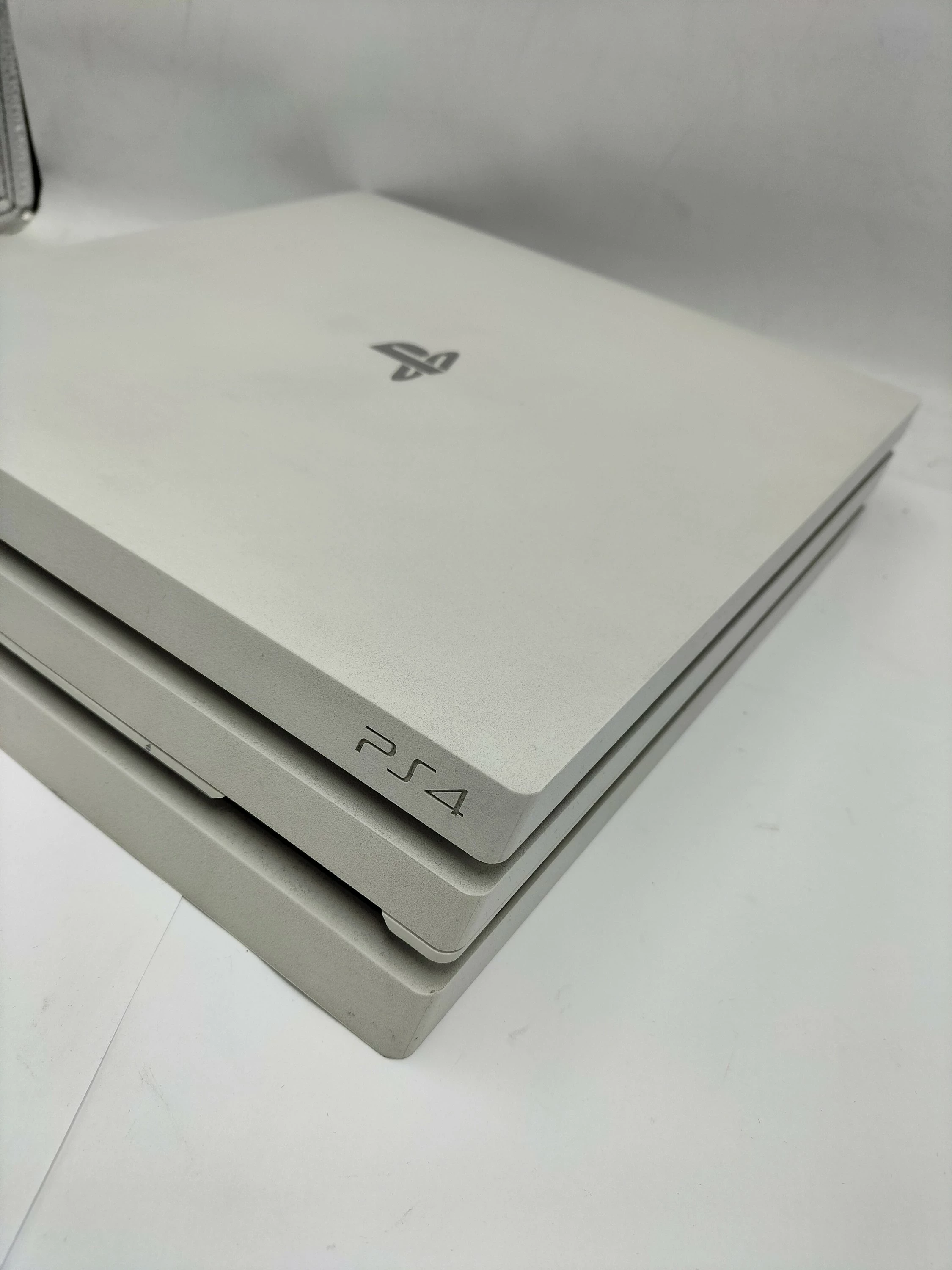 konsola-ps4-pro-1tb-cuh-7016b-2x-pad-4x-gra-super-stan-wersja-130590-3