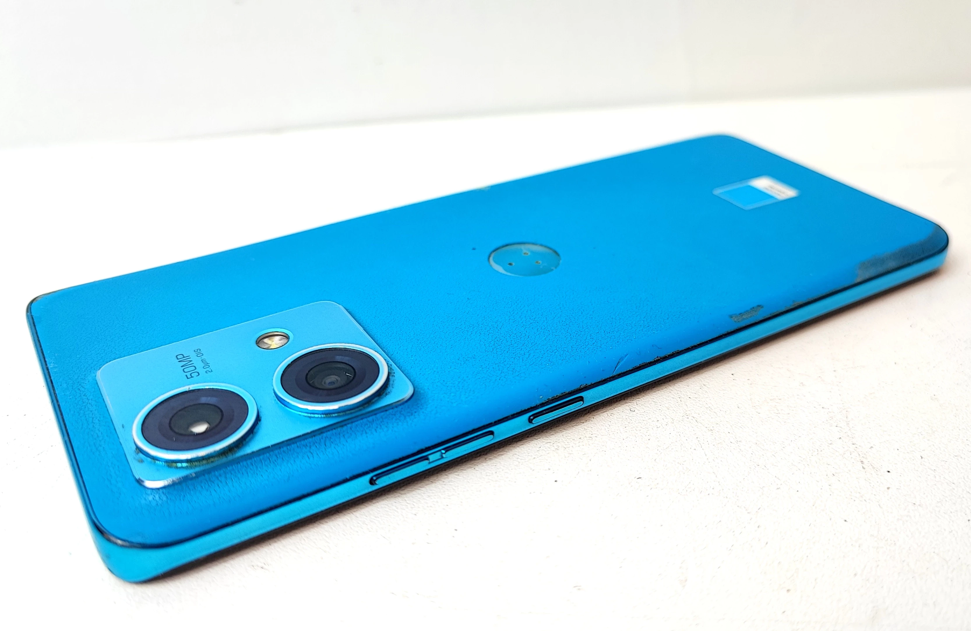 telefon-motorola-edge-40-neo-12256gb-353852887197330-wbudowana-pamiec-202869-214185