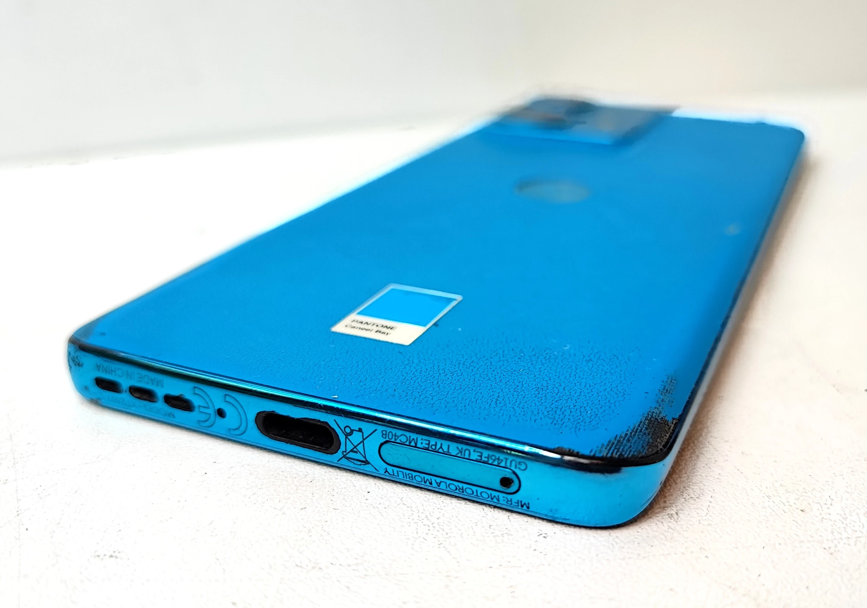 telefon-motorola-edge-40-neo-12256gb-353852887197330-kod-producenta-payh0038pl