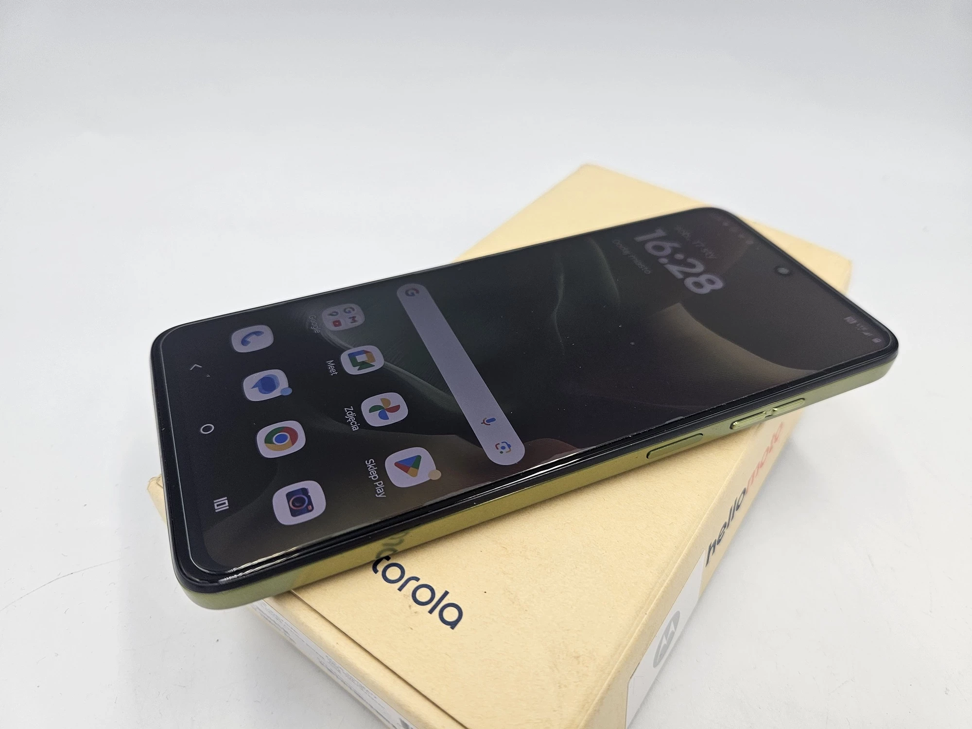 telefon-motorola-moto-g15-xt2521-3-8128-green-przekatna-ekranu-678