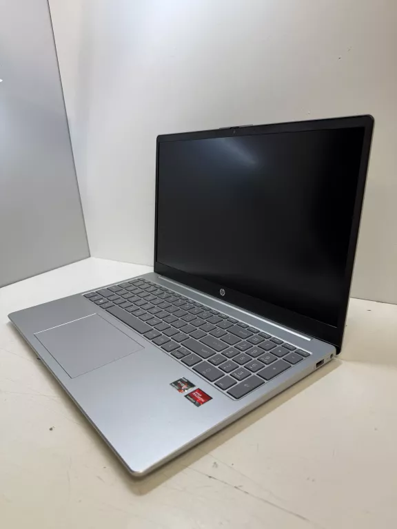 laptop-hp-15-fc0026nw-przekatna-ekranu-1560