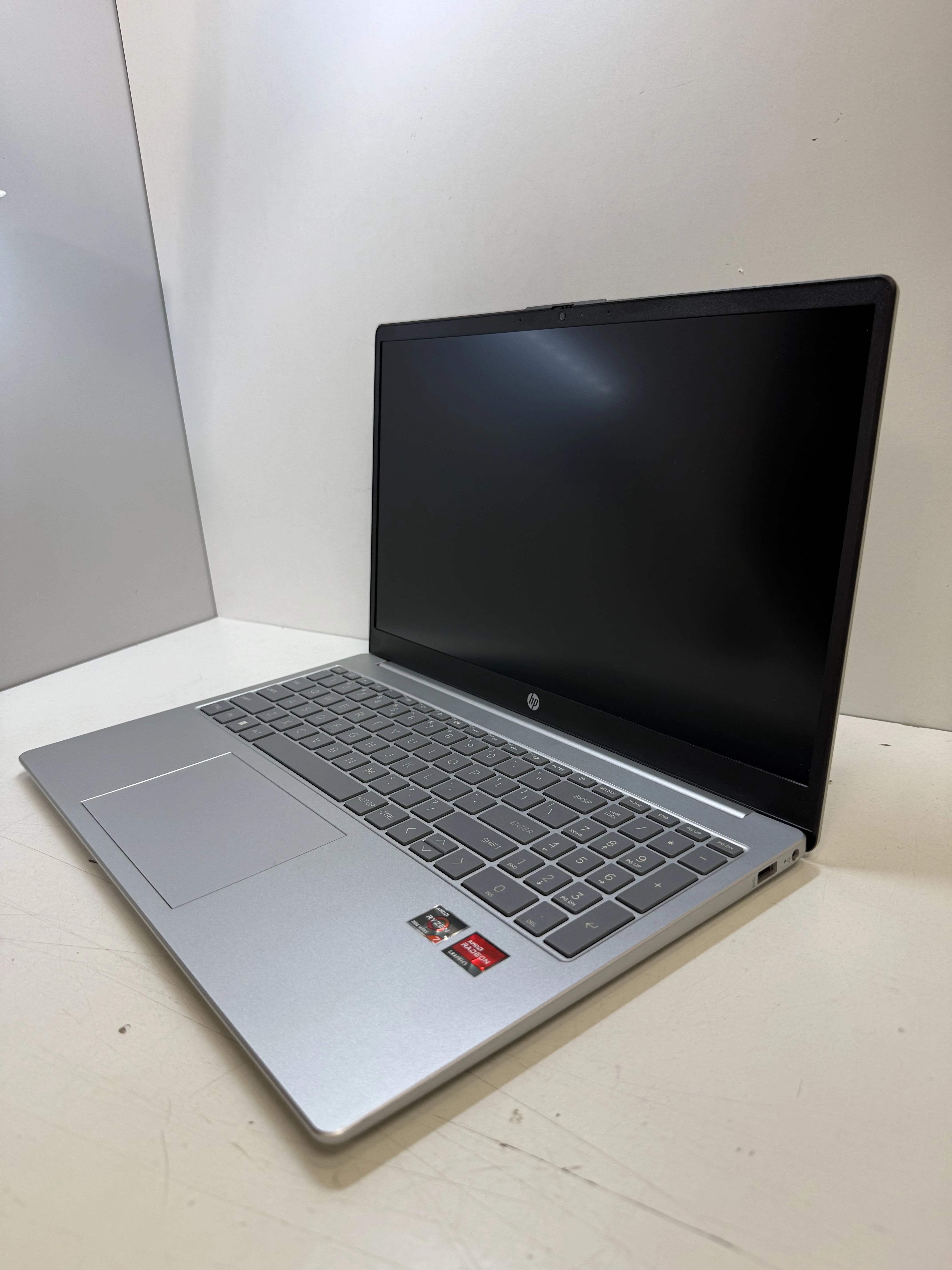 laptop-hp-15-fc0026nw-przekatna-ekranu-1560