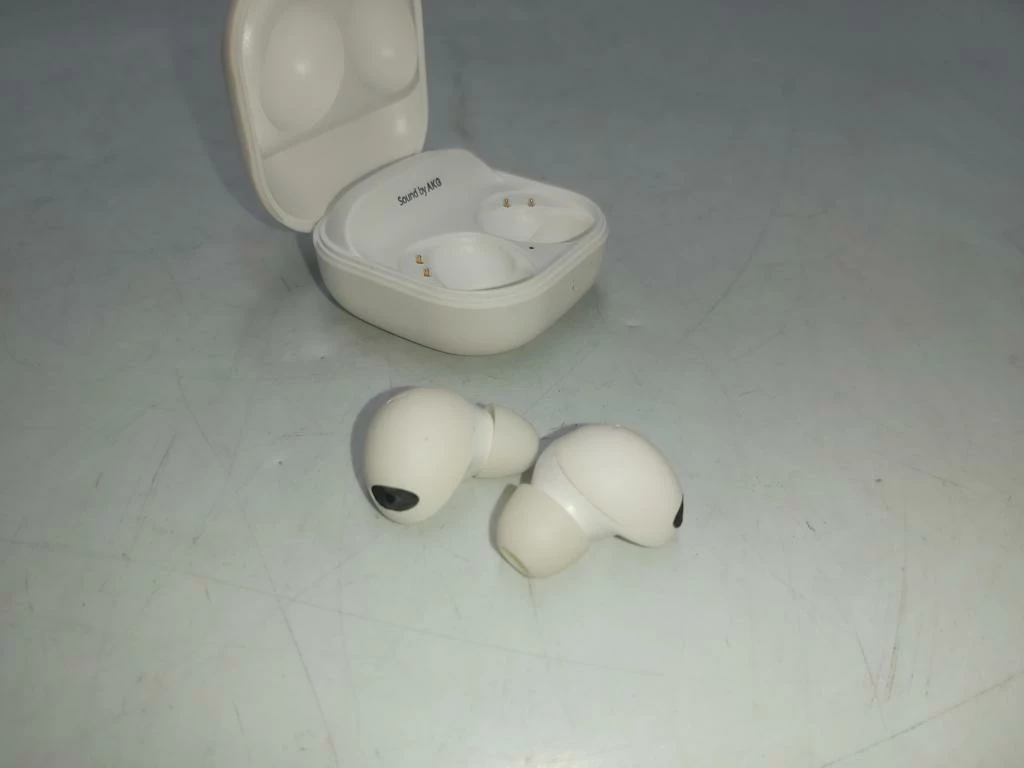 sluchawki-bluetooth-samsung-galaxy-buds-pro-2-biale-stan-11323-2