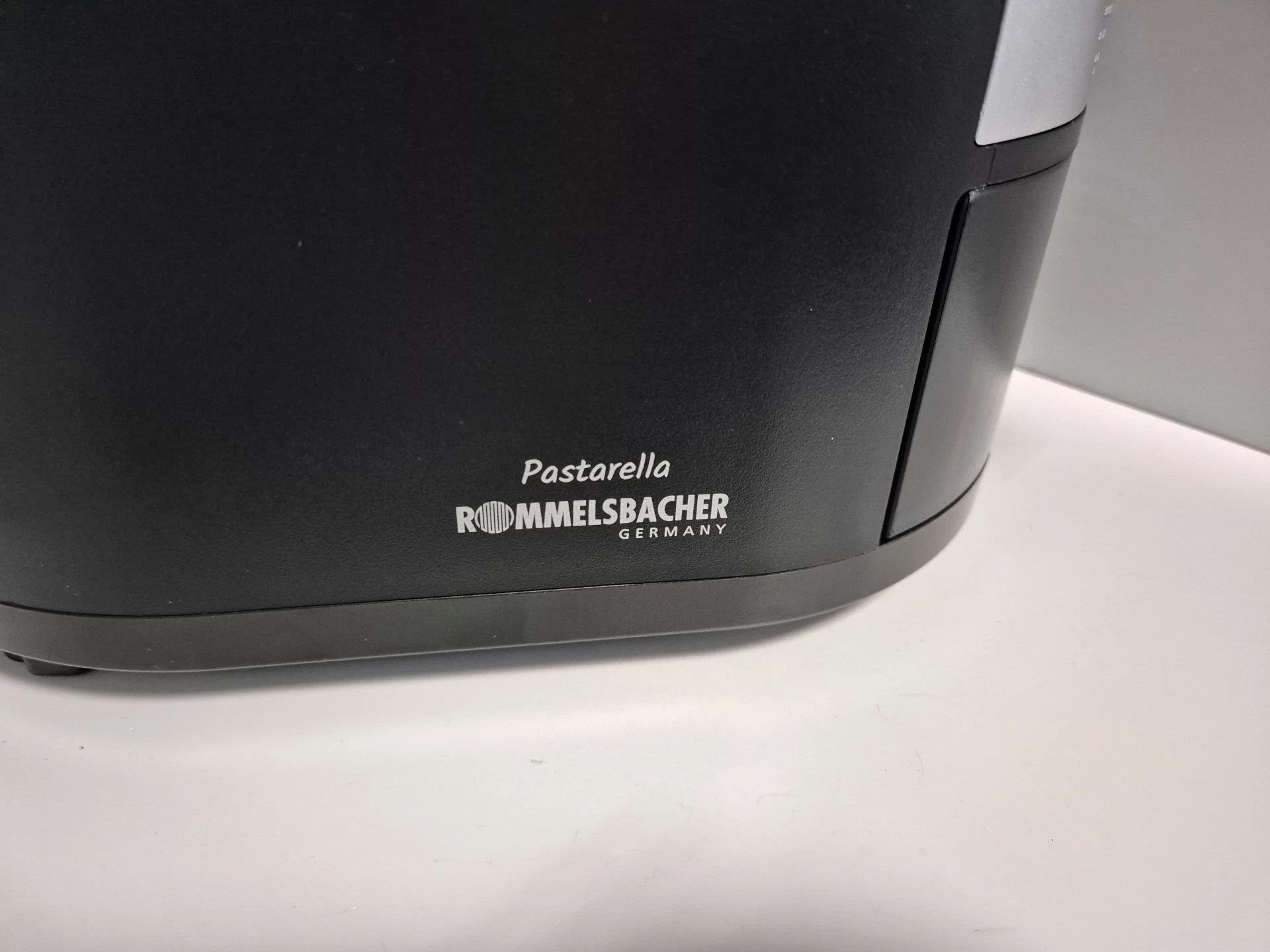 pastarella-maszynka-do-makaronu-czarny-6-programow-rommelsbacher-pm-220-kosciuszki-8-koscian-poludnie