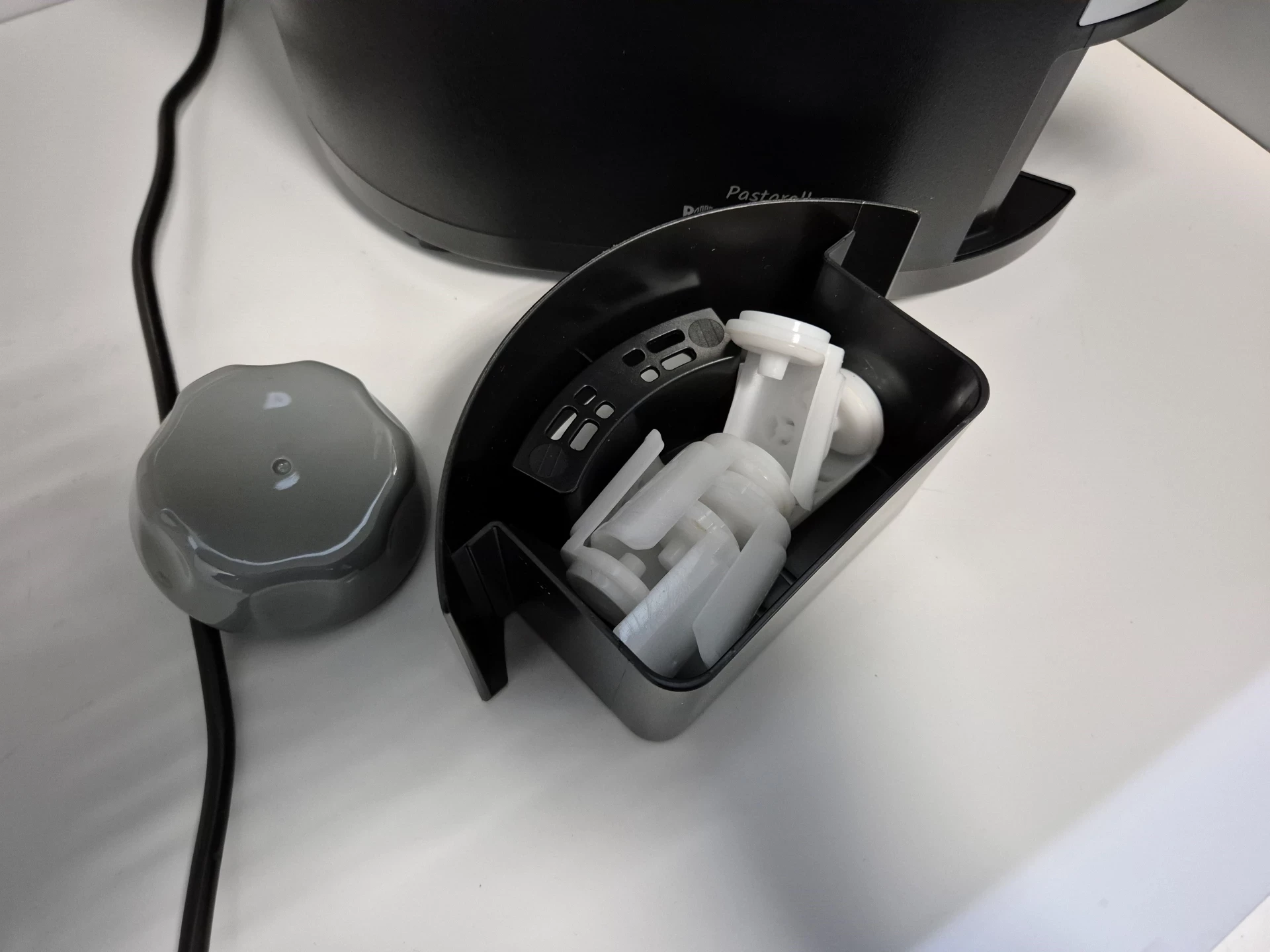 pastarella-maszynka-do-makaronu-czarny-6-programow-rommelsbacher-pm-220-product-id-84842dde-3fae-4f73-bdbf-a87dc5fc7048