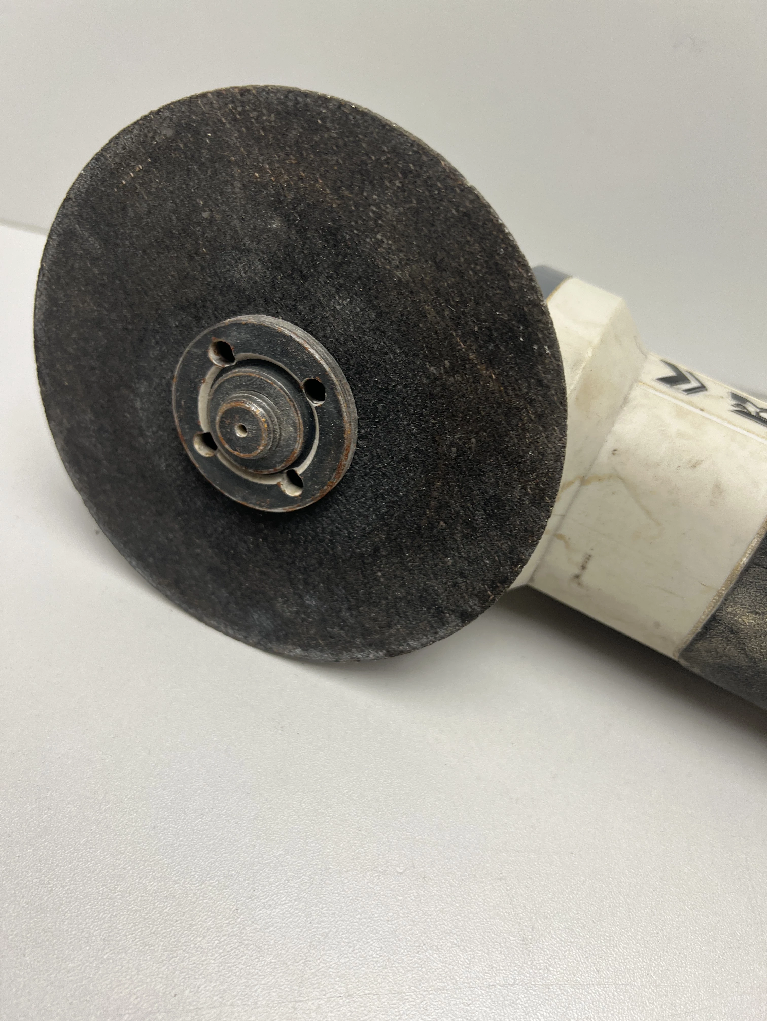 szlifierka-katowa-macallister-mag750-125-750w-125mm-12000obr-stan-11323-2