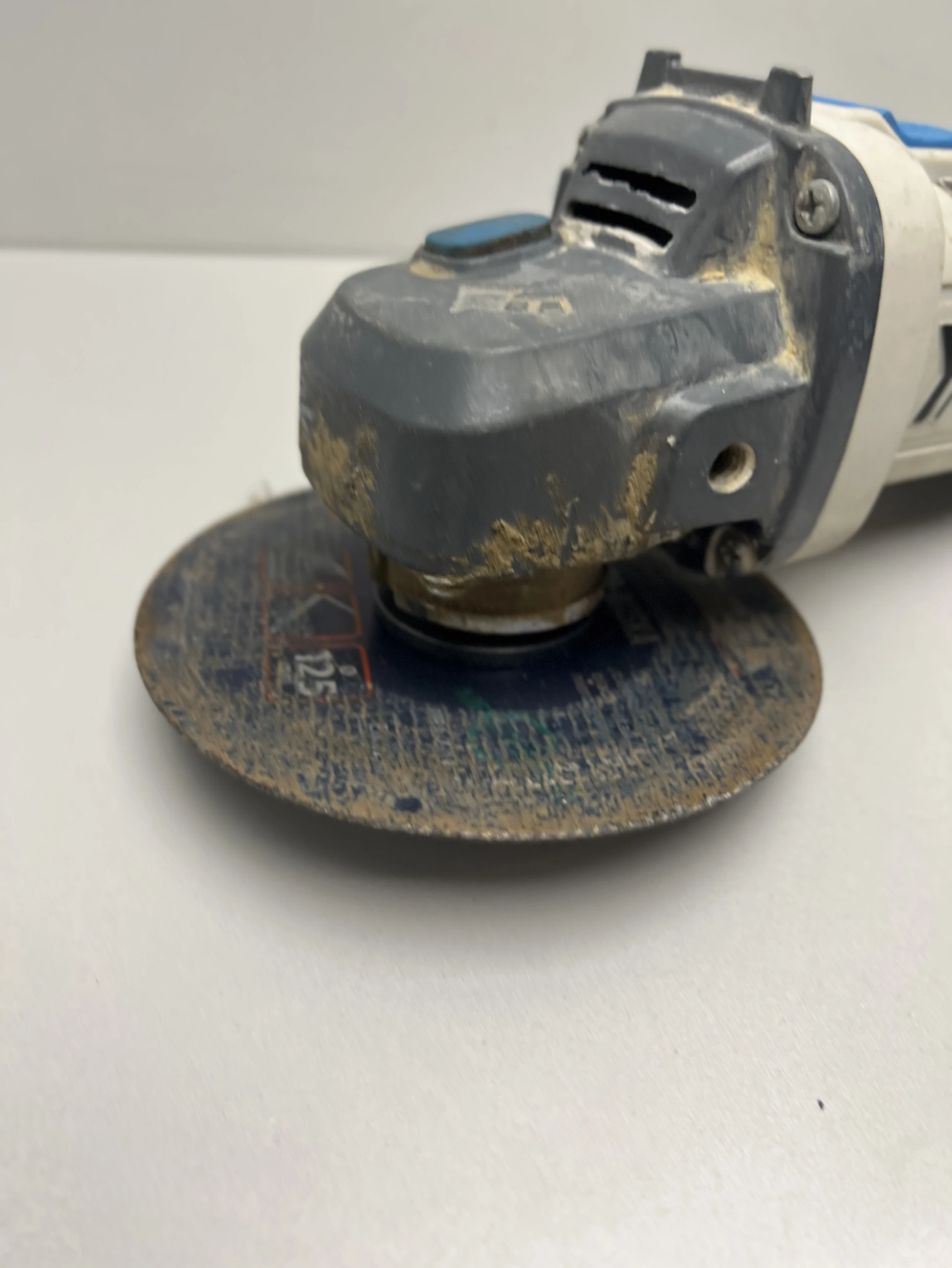 szlifierka-katowa-macallister-mag750-125-750w-125mm-12000obr-ean-gtin-0056984785419