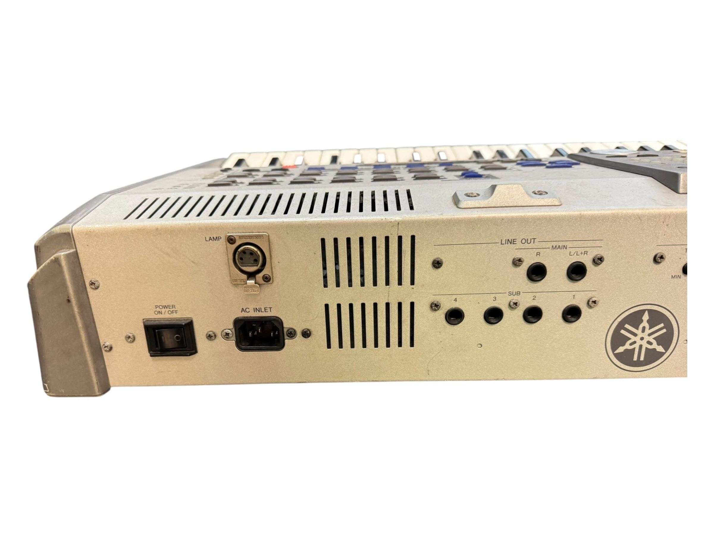 keyboard-yamaha-9000-pro-glebokosc-produktu-2010