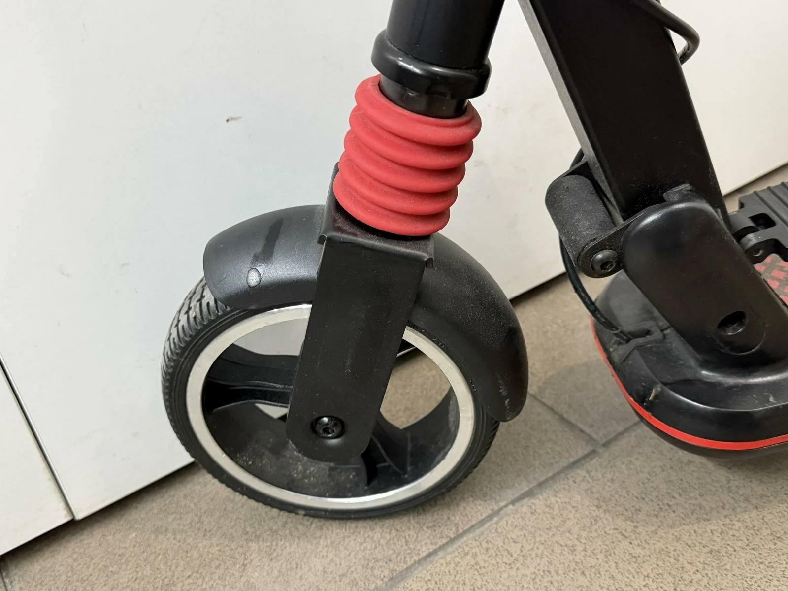 hulajnoga-elektryczna-dziecieca-simate-s5-ladowarka-ean-gtin-7841904995732