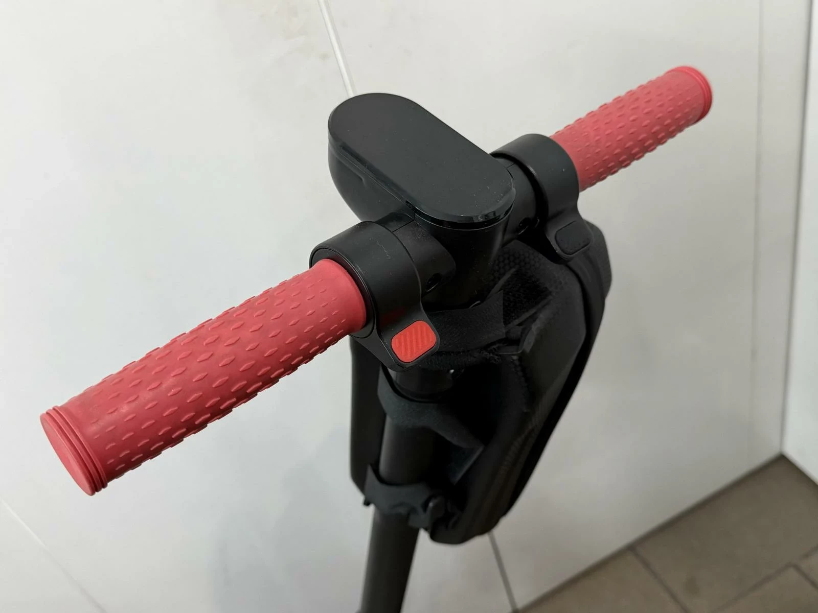 hulajnoga-elektryczna-dziecieca-simate-s5-ladowarka-moc-silnika-13000