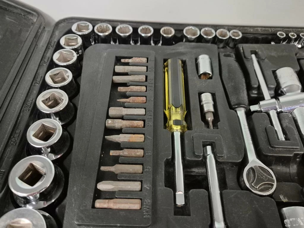 zestaw-kluczy-nasadowych-stanley-stan-11323-2