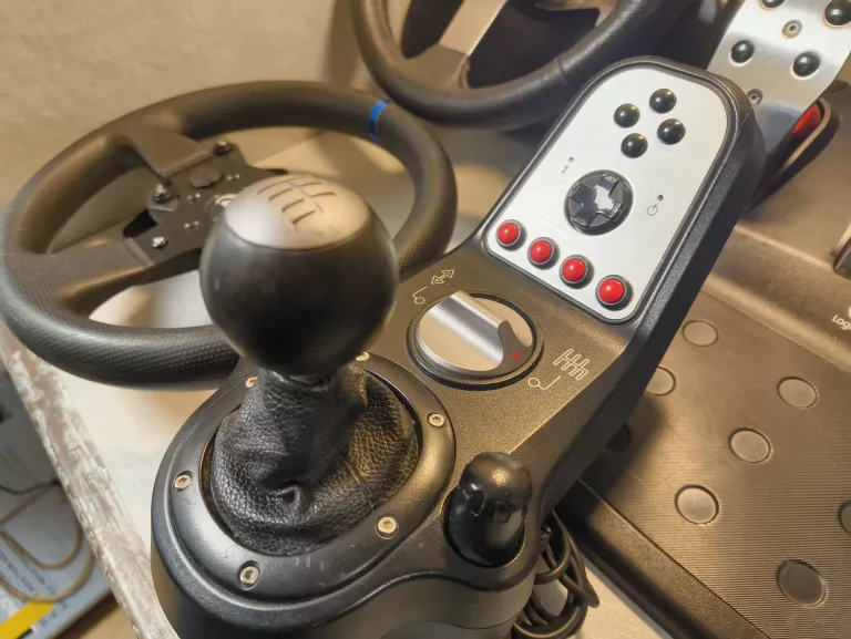 kierownica-logitech-g25-pedaly-shifter-stan-11323-2