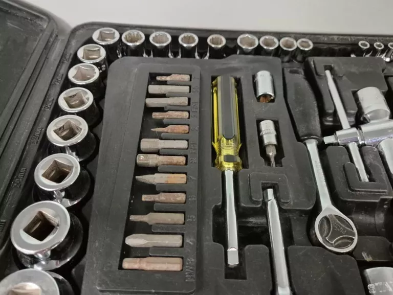 zestaw-kluczy-nasadowych-stanley-stan-11323-2