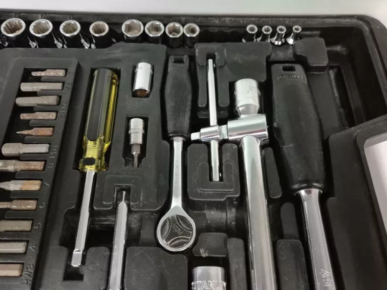 zestaw-kluczy-nasadowych-stanley-liczba-elementow-w-zestawie-3