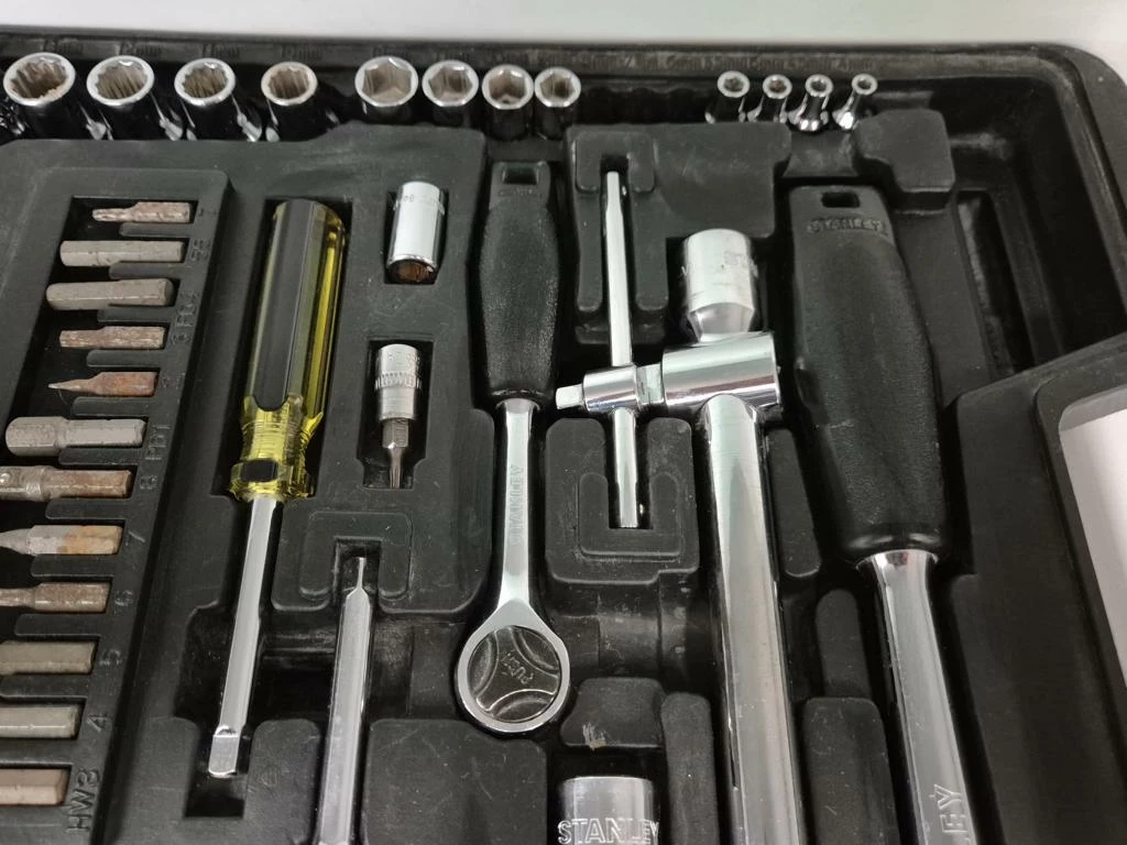 zestaw-kluczy-nasadowych-stanley-liczba-elementow-w-zestawie-3