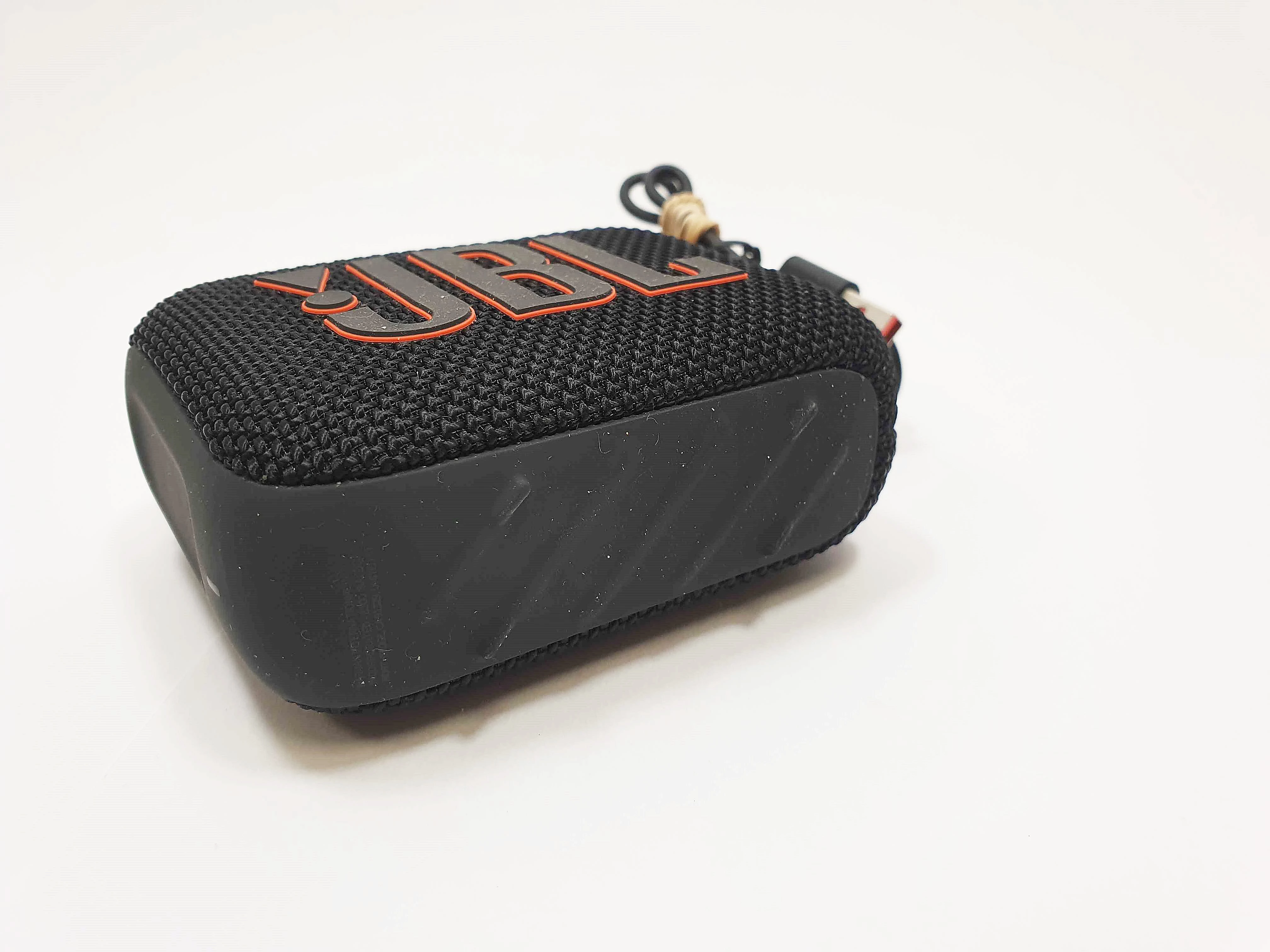 glosnik-jbl-go-4-czarny-kabel-moc-420