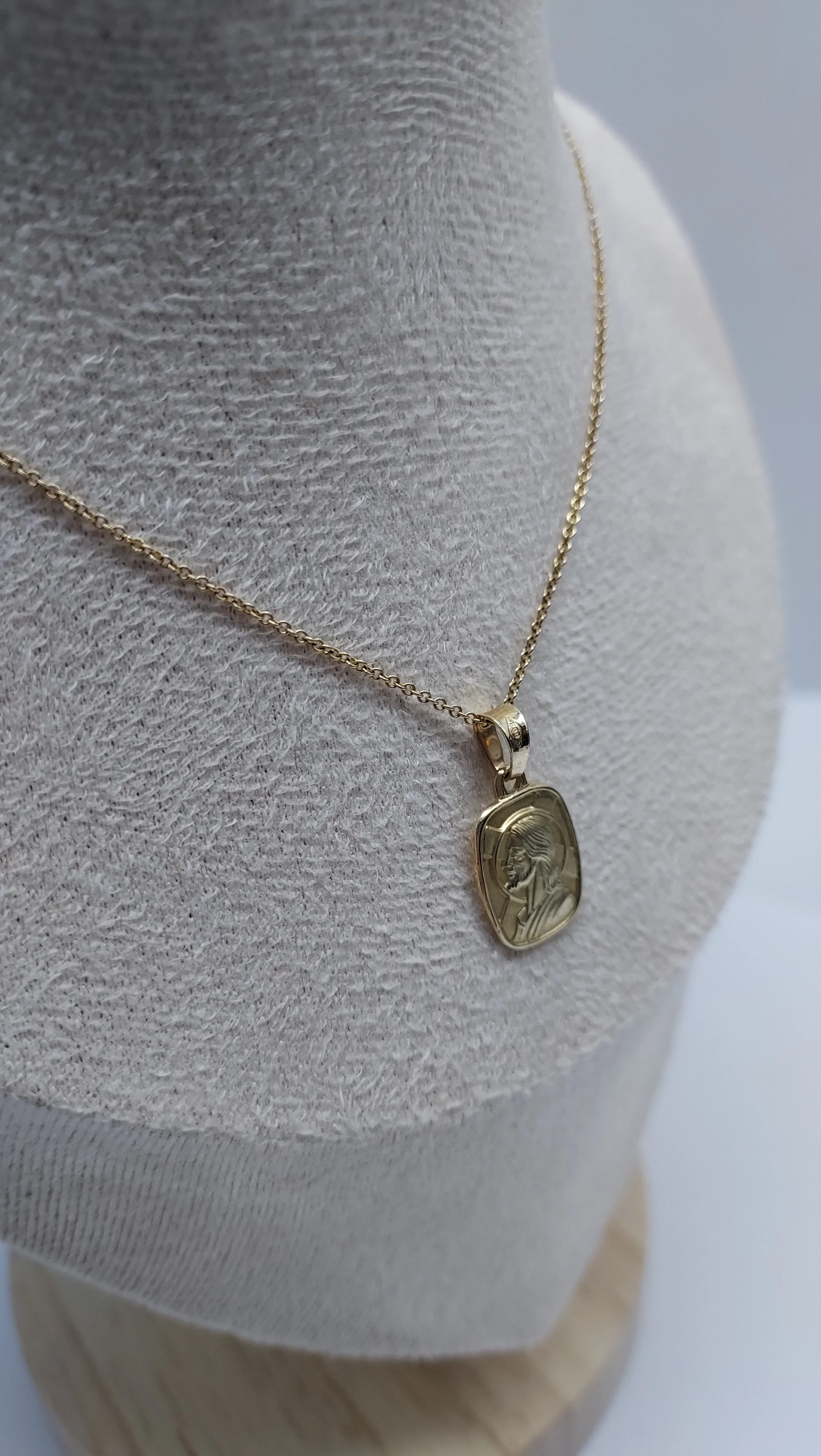 piekny-lancuszek-z-zawieszka-255585-barlickiego-47-kutno