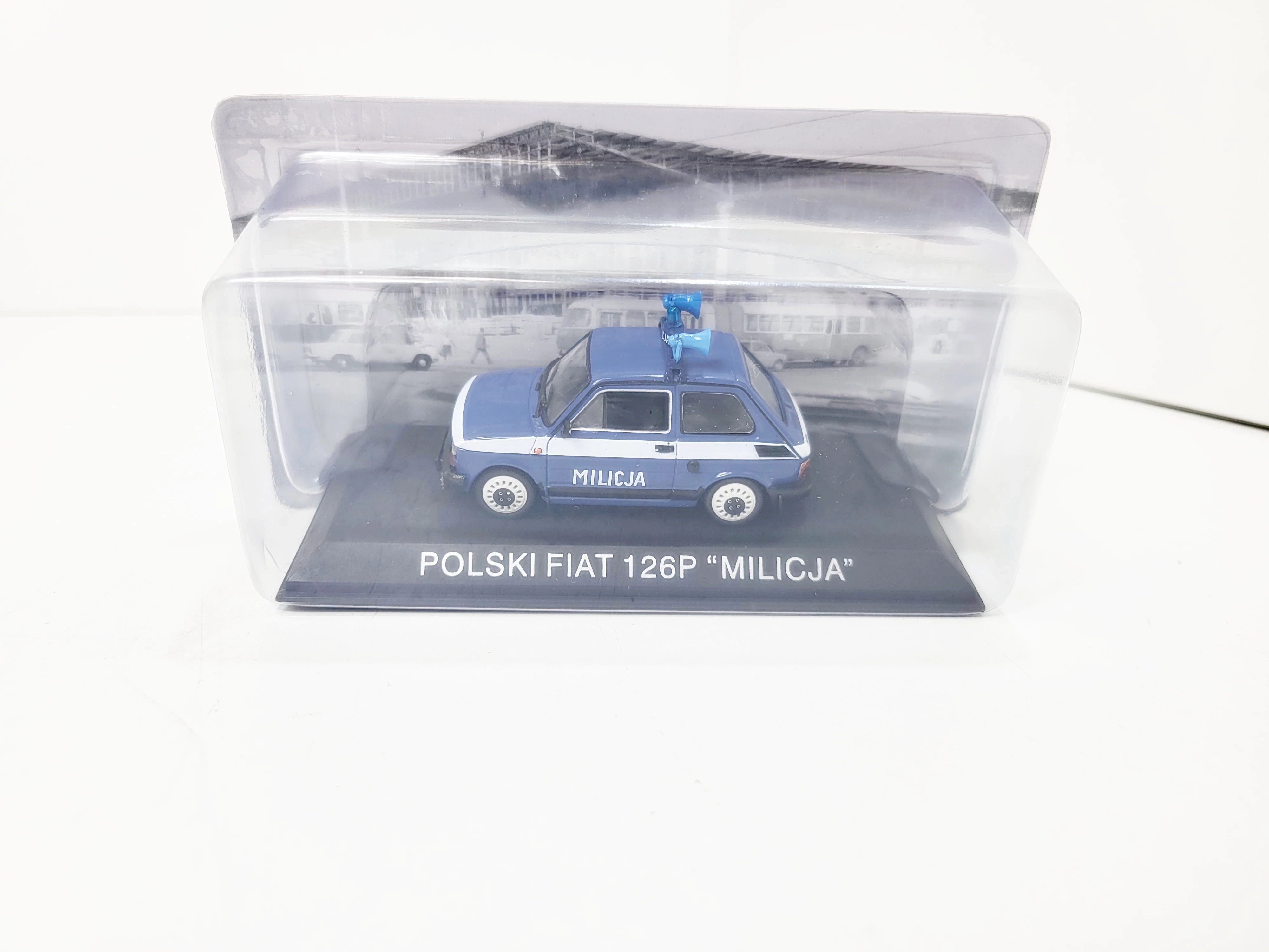 kultowe-maluchy-8-polski-fiat-126p-milicja-reymonta-15-warszawa