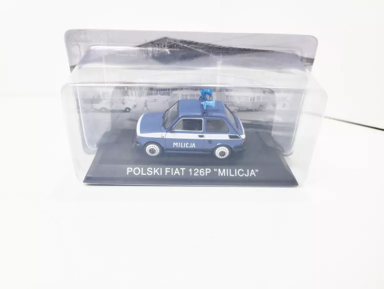 kultowe-maluchy-8-polski-fiat-126p-milicja-reymonta-15-warszawa