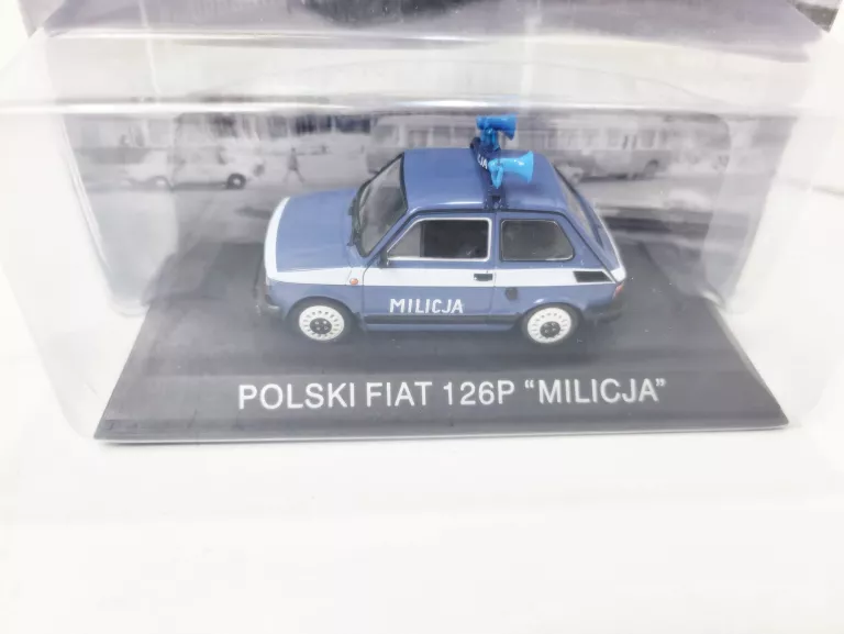 kultowe-maluchy-8-polski-fiat-126p-milicja-stan-11323-2