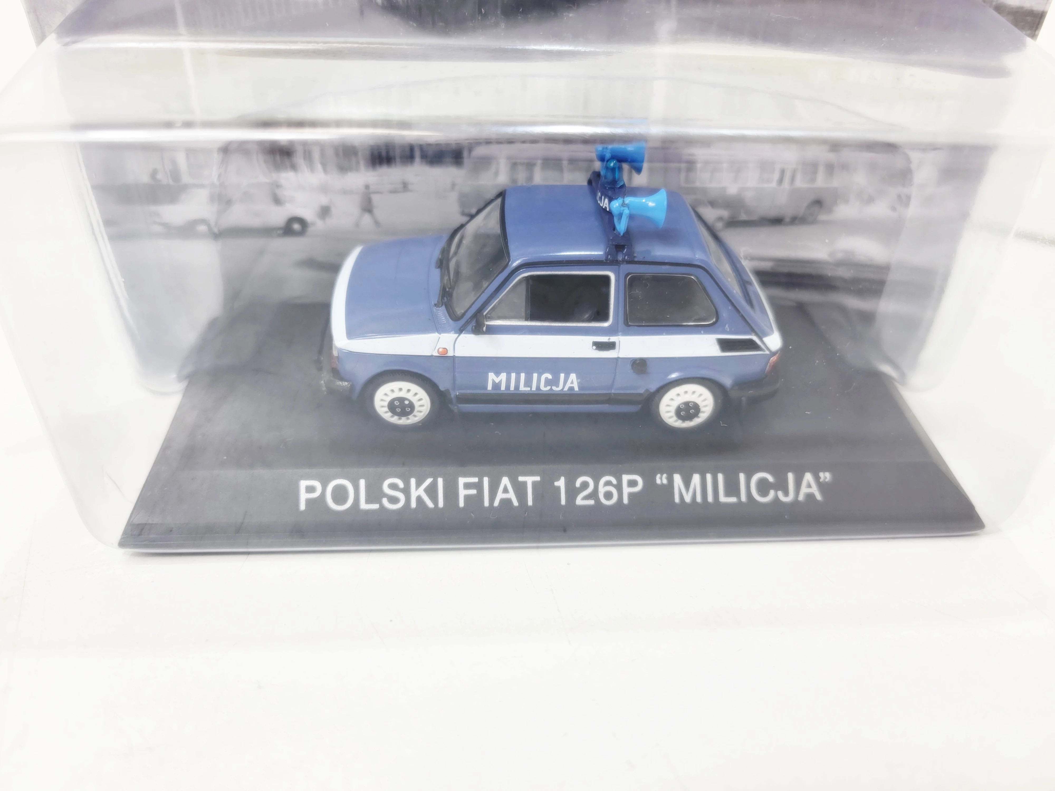 kultowe-maluchy-8-polski-fiat-126p-milicja-stan-11323-2