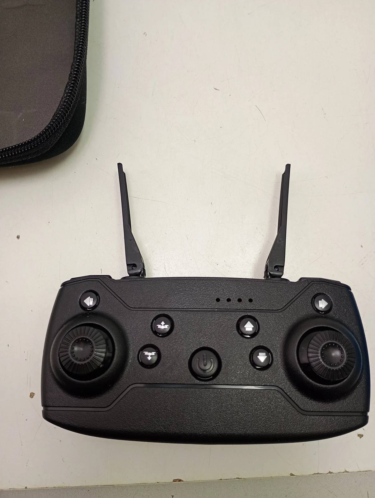 dron-e88-kamera-wifi-hd-zdalnie-sterowany-zabawka-mocny-zawis-350-m-czarny-stan-11323-2