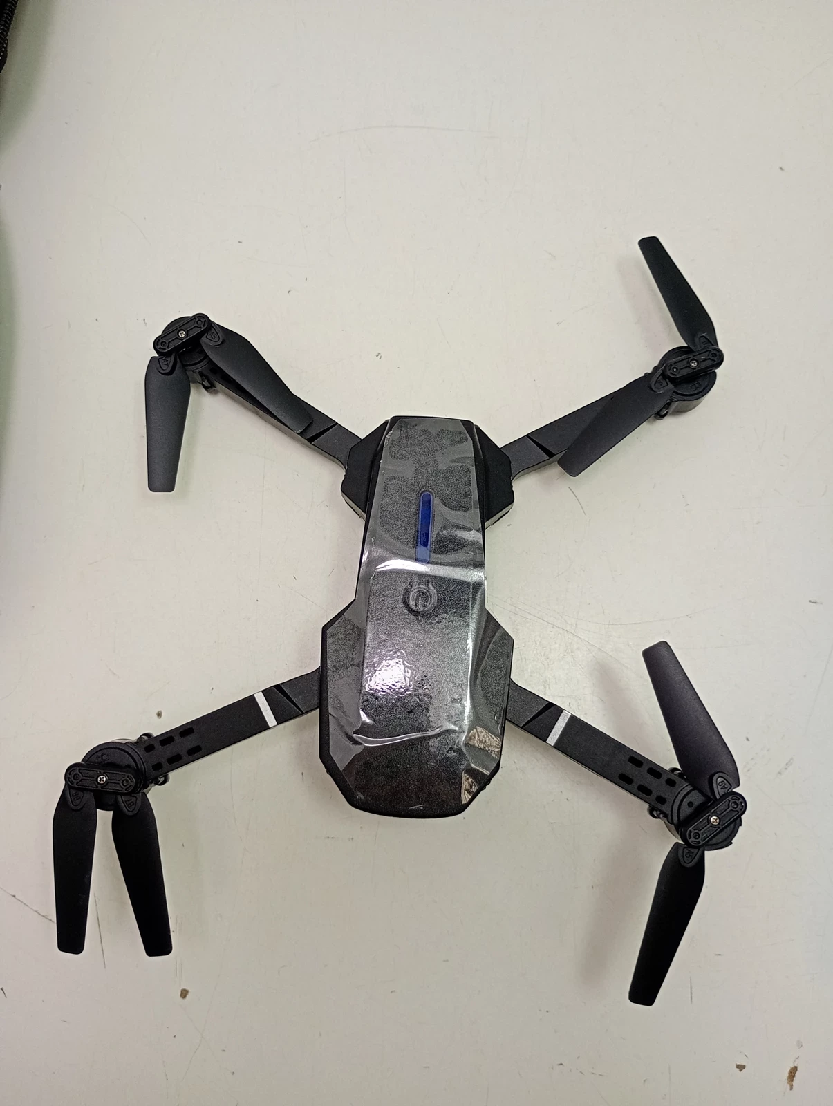 dron-e88-kamera-wifi-hd-zdalnie-sterowany-zabawka-mocny-zawis-350-m-czarny-model-e88