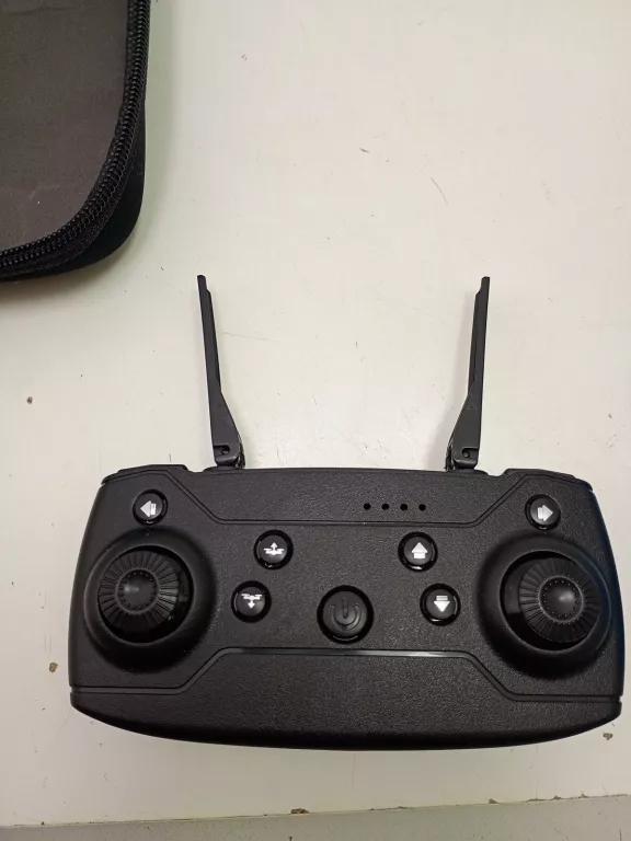 dron-e88-kamera-wifi-hd-zdalnie-sterowany-zabawka-mocny-zawis-350-m-czarny-stan-11323-2