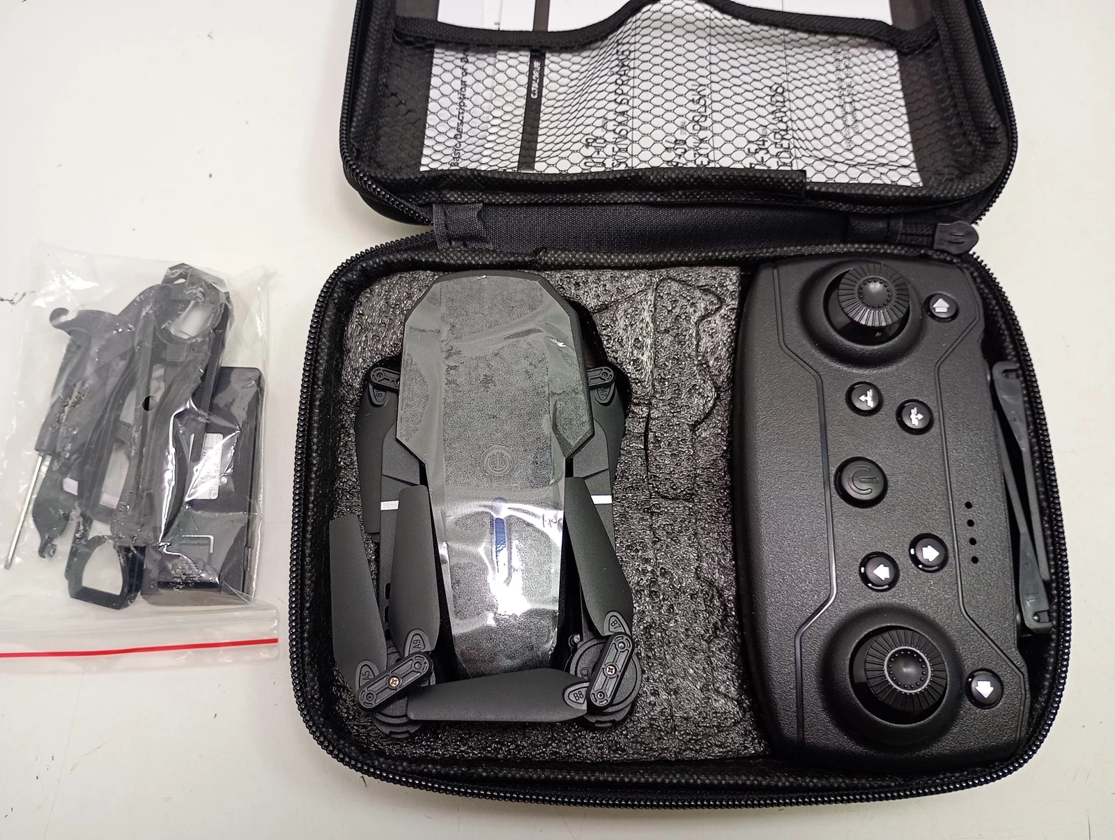 dron-e88-kamera-wifi-hd-zdalnie-sterowany-zabawka-mocny-zawis-350-m-czarny-ean-gtin-5905068093375