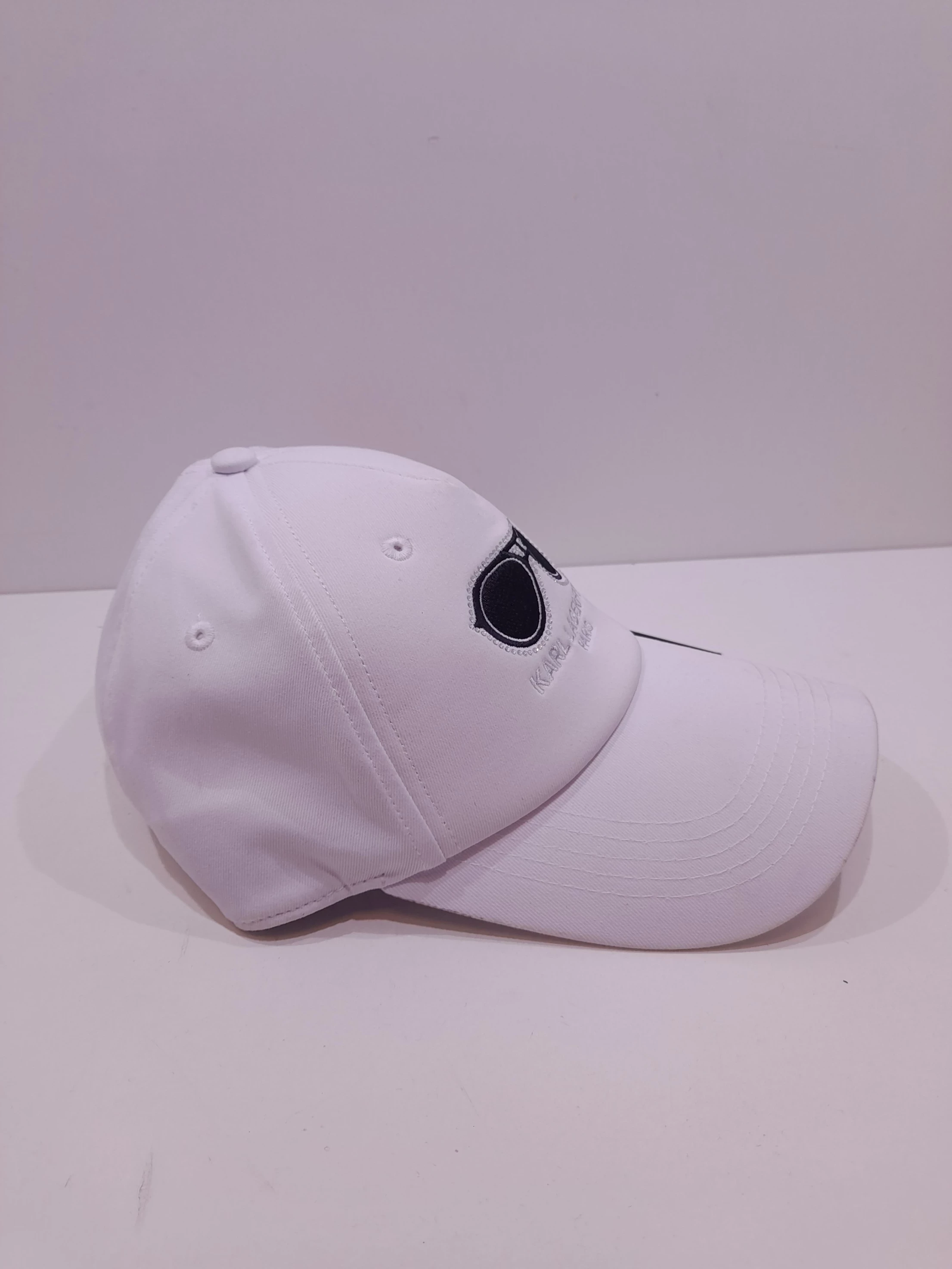 czapka-z-daszkiem-karl-lagerfeld-okulary-biala-ean-gtin-196788089952