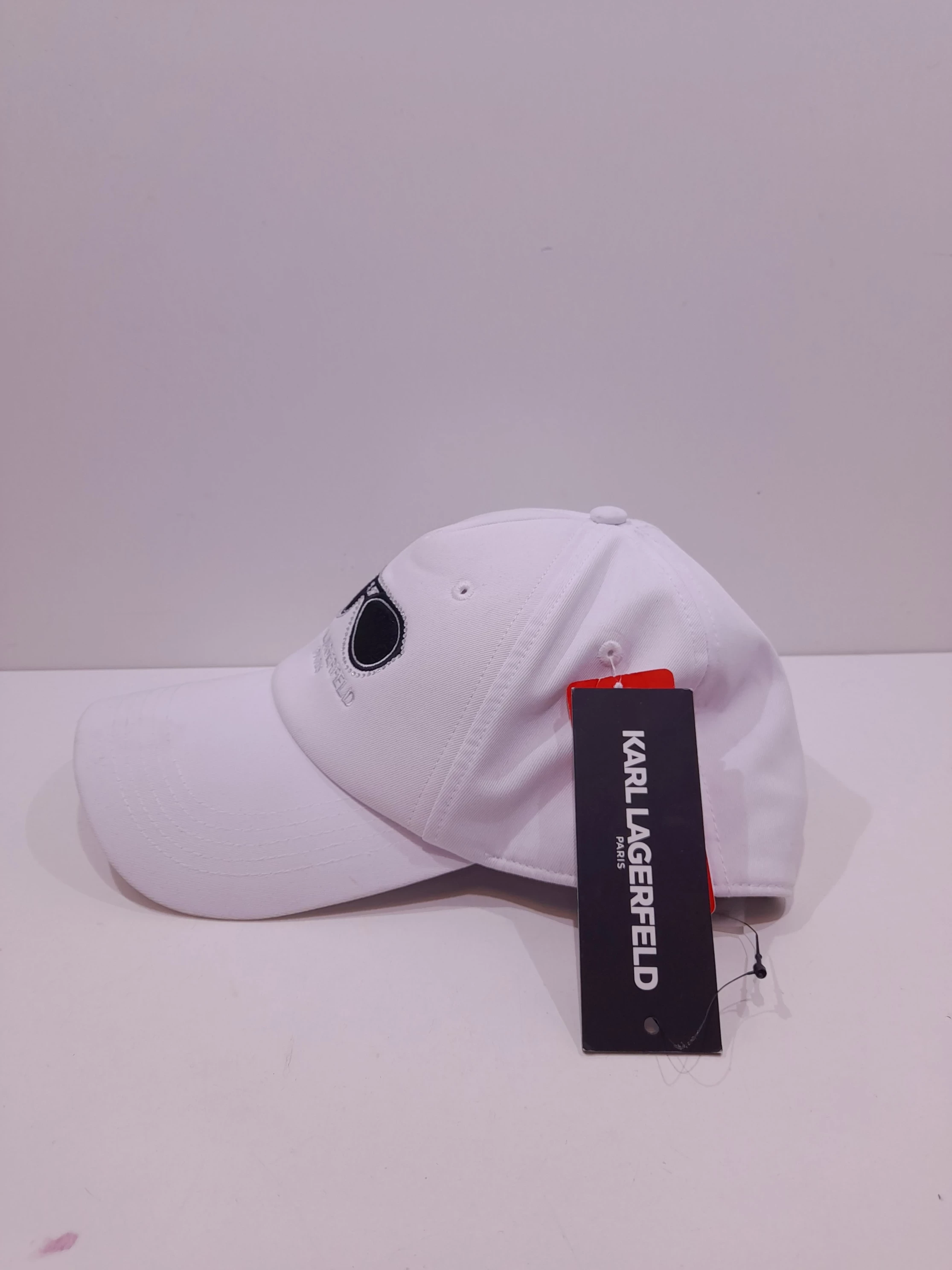 czapka-z-daszkiem-karl-lagerfeld-okulary-biala-stan-11323-1