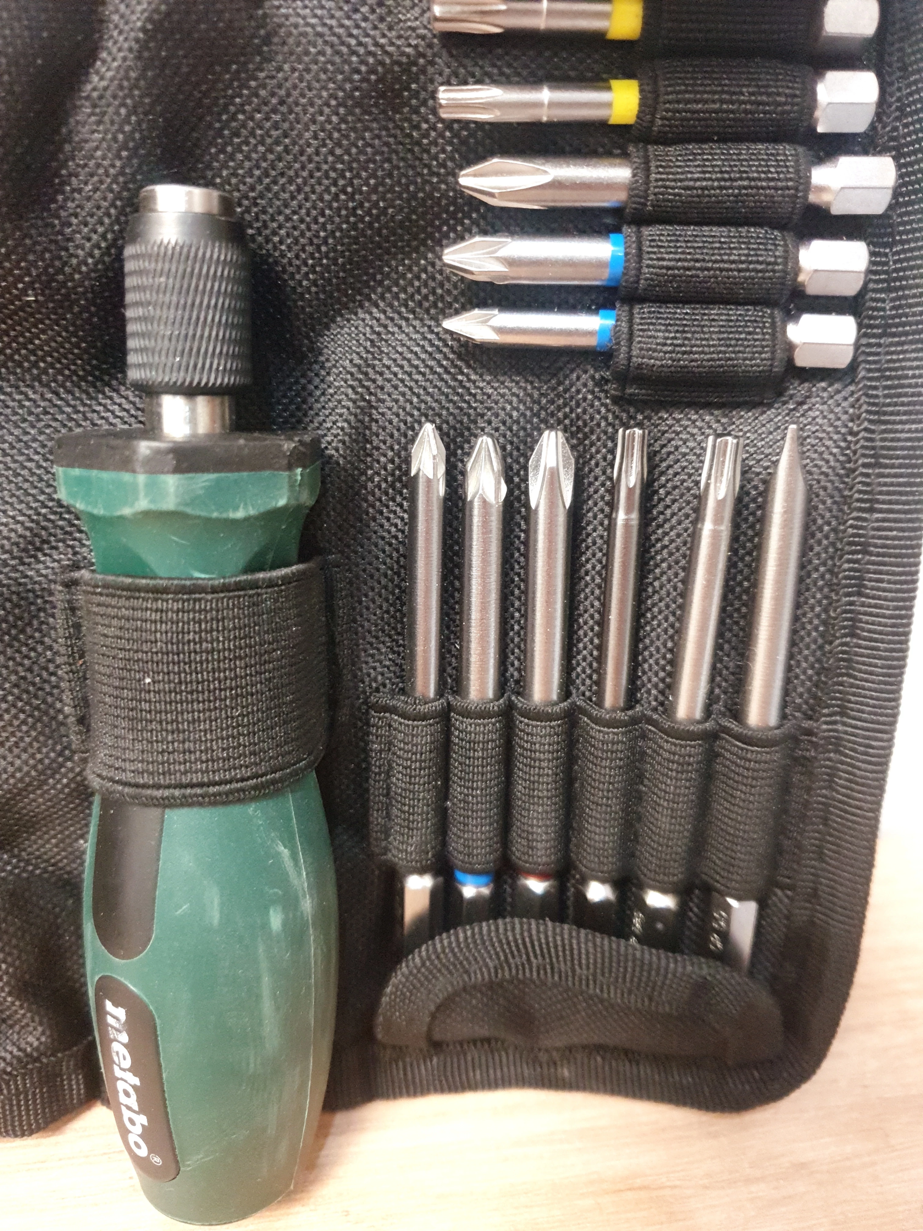 zestaw-bitow-z-rekojescia-w-zwijanym-etui-metabo-mb626726000-stan-11323-2