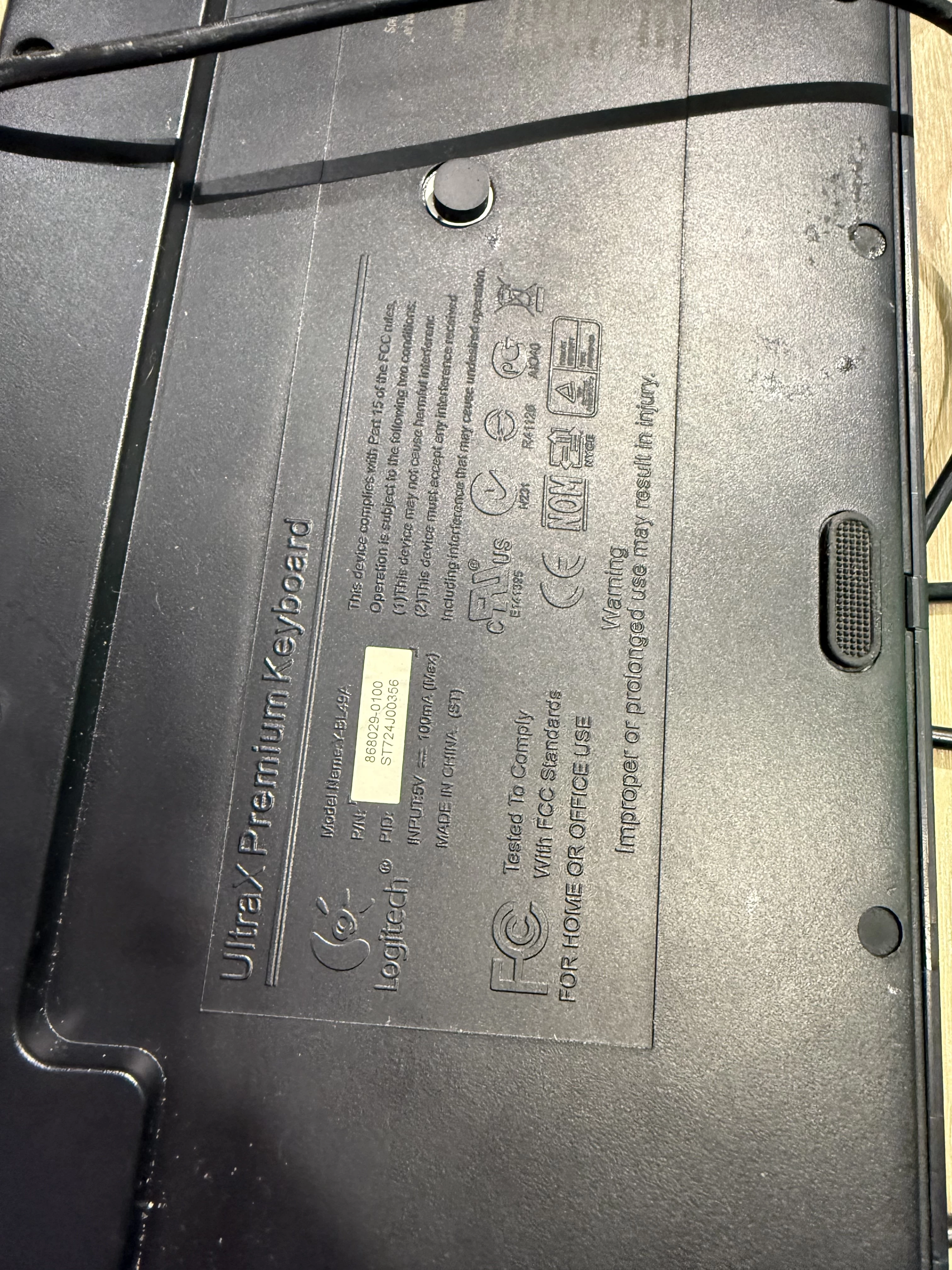 klawiatura-logitech-ultra-x-stan-11323-2