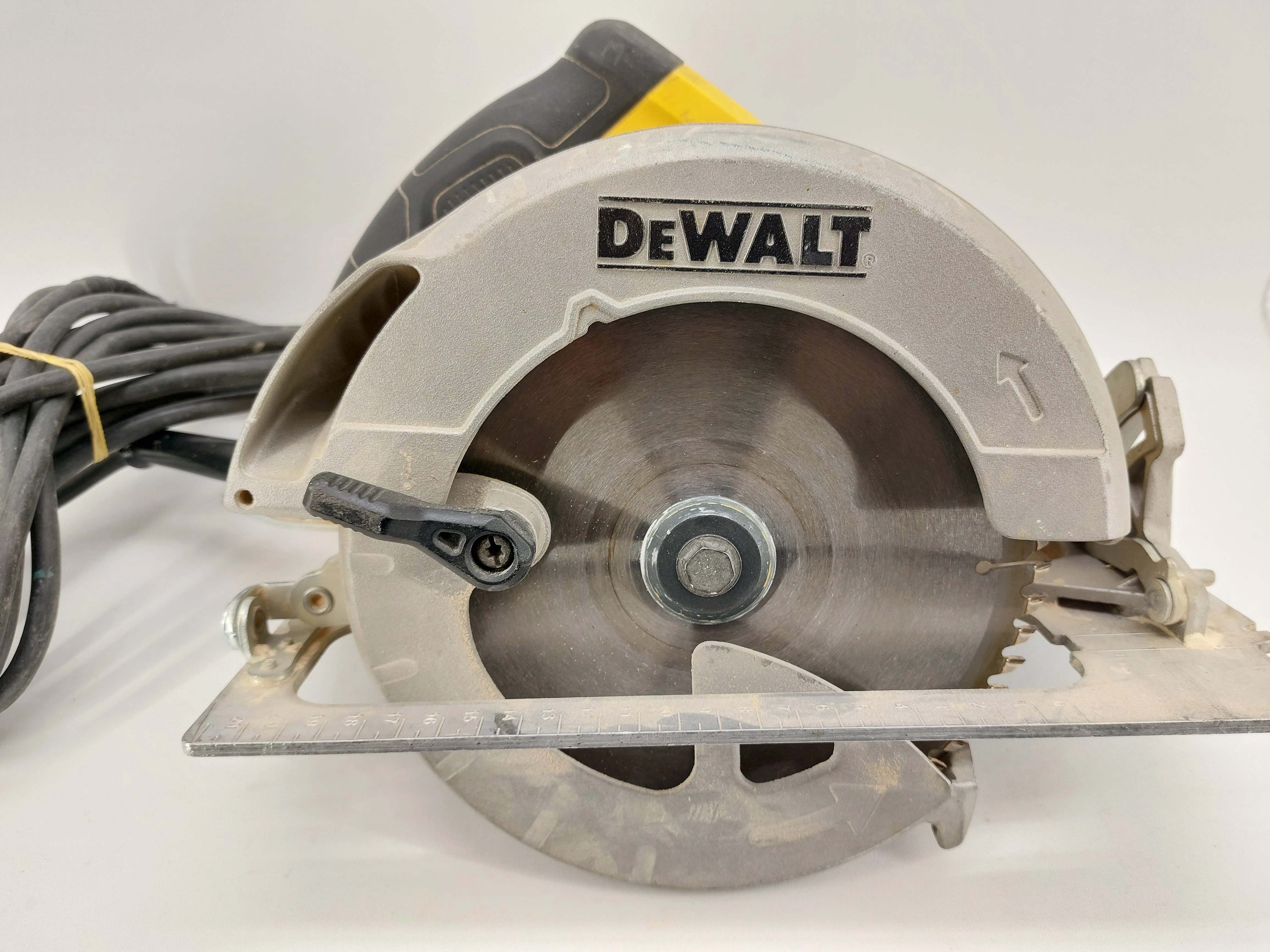 pilarka-tarczowa-190mm-1000w-dwe575k-dewalt-ean-gtin-5035048377444