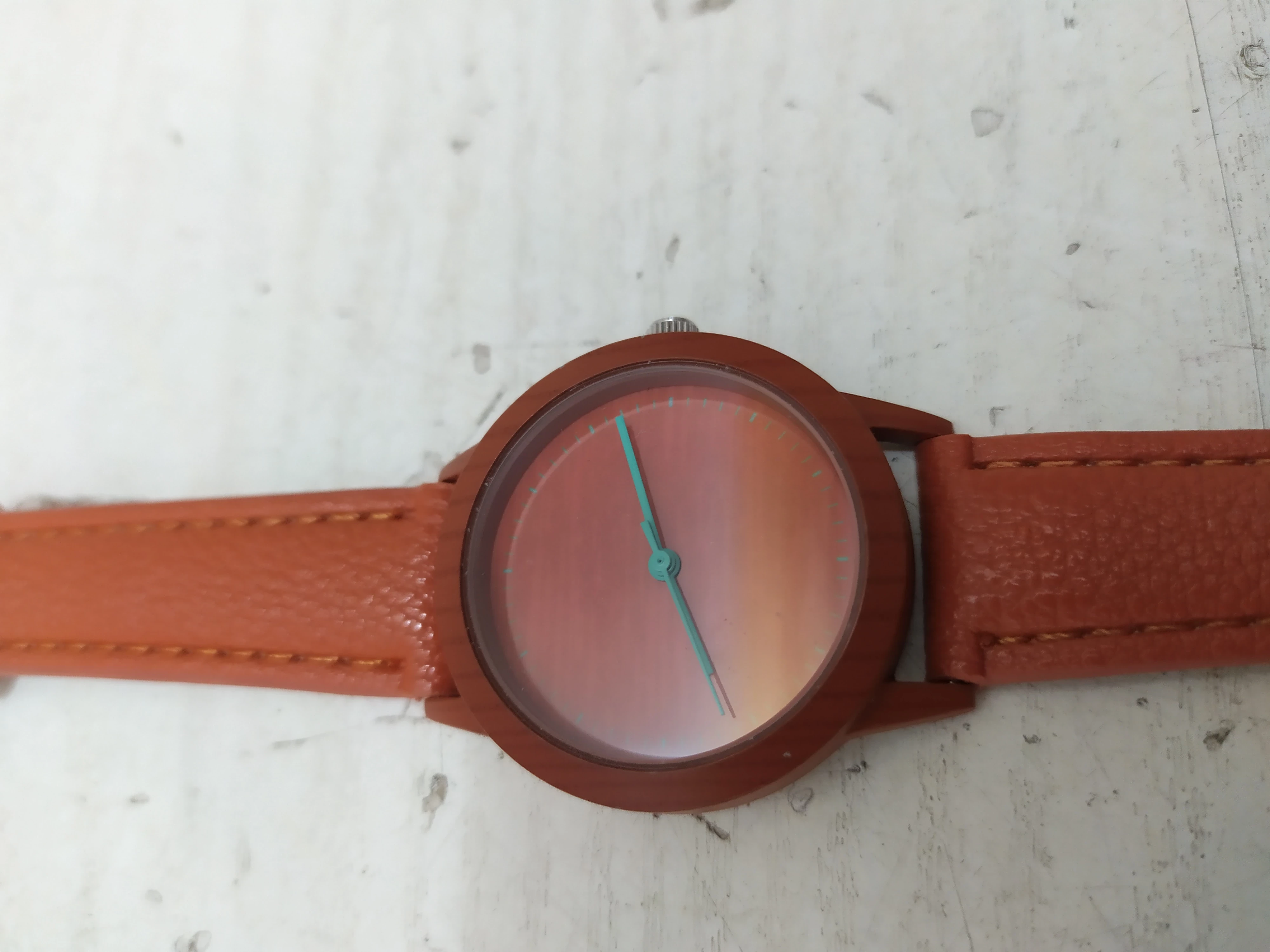 zegarek-pomaranczowy-quartz-osiedle-kombatantow-7c-krakow