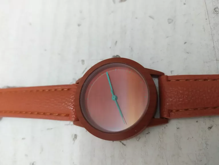 zegarek-pomaranczowy-quartz-osiedle-kombatantow-7c-krakow