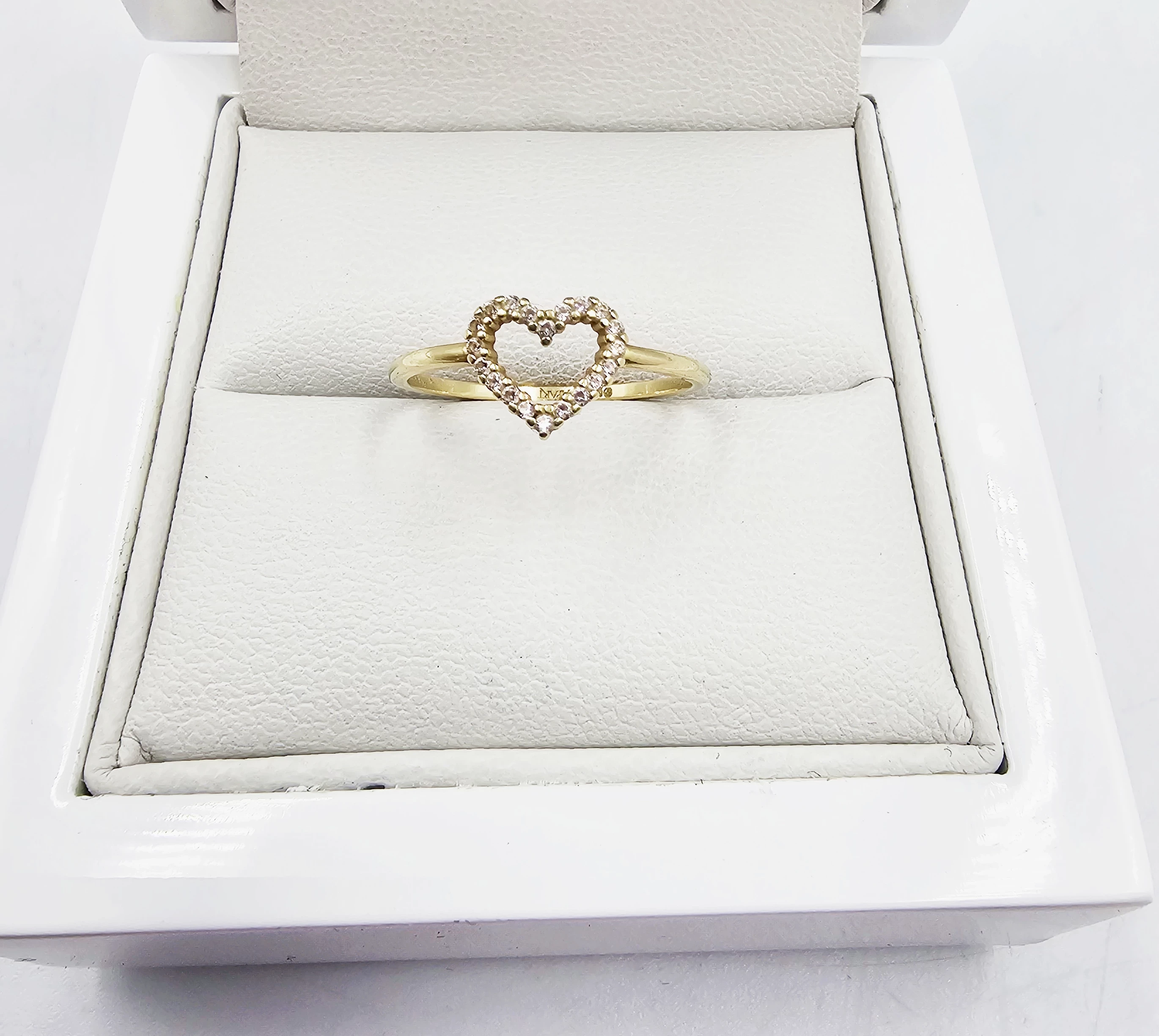 zloty-pierscionek-z-cyrkoniami-ksztalt-serduszko-097gr-p585-material-15835-2