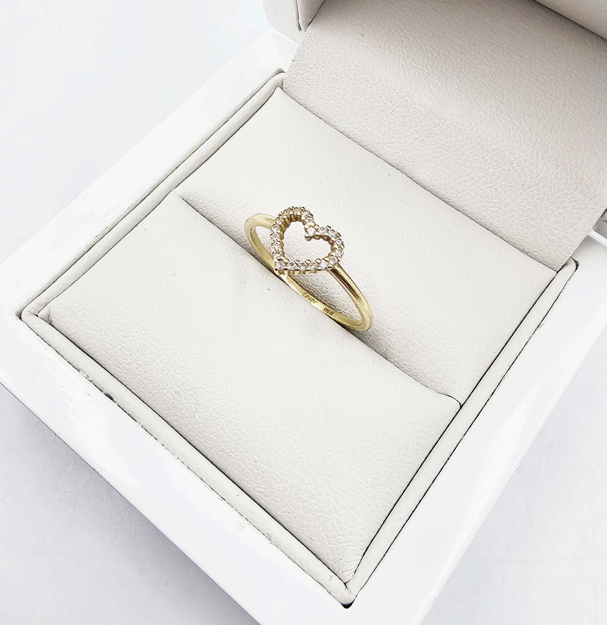 zloty-pierscionek-z-cyrkoniami-ksztalt-serduszko-097gr-p585-stan-11323-2