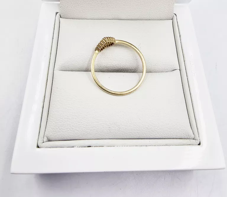 zloty-pierscionek-z-cyrkoniami-ksztalt-serduszko-097gr-p585-kamien-17088-128