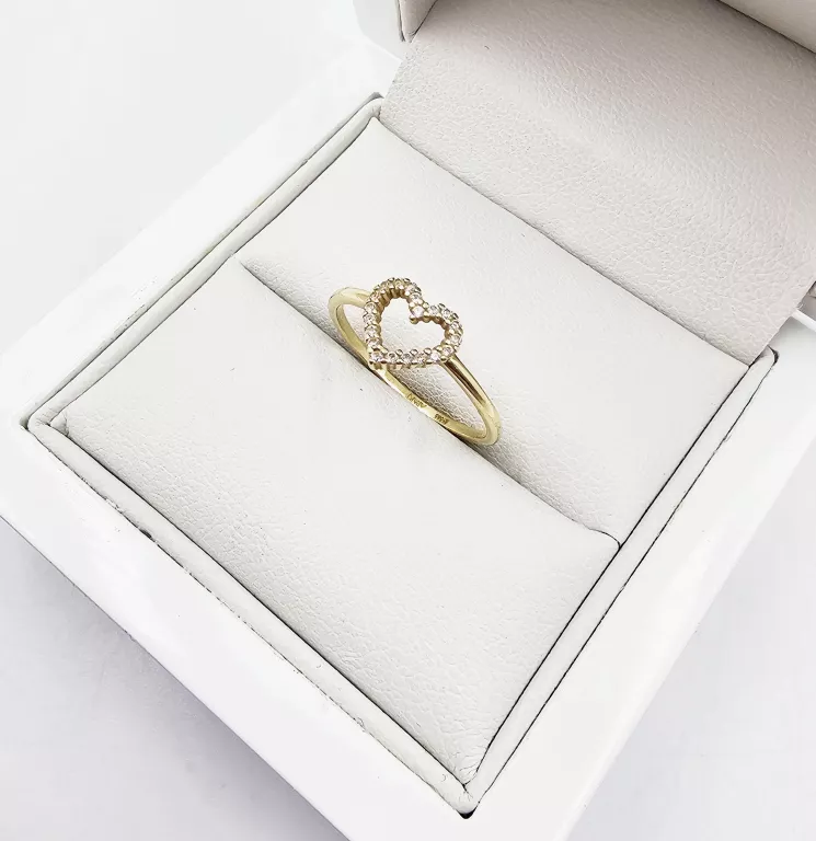 zloty-pierscionek-z-cyrkoniami-ksztalt-serduszko-097gr-p585-stan-11323-2