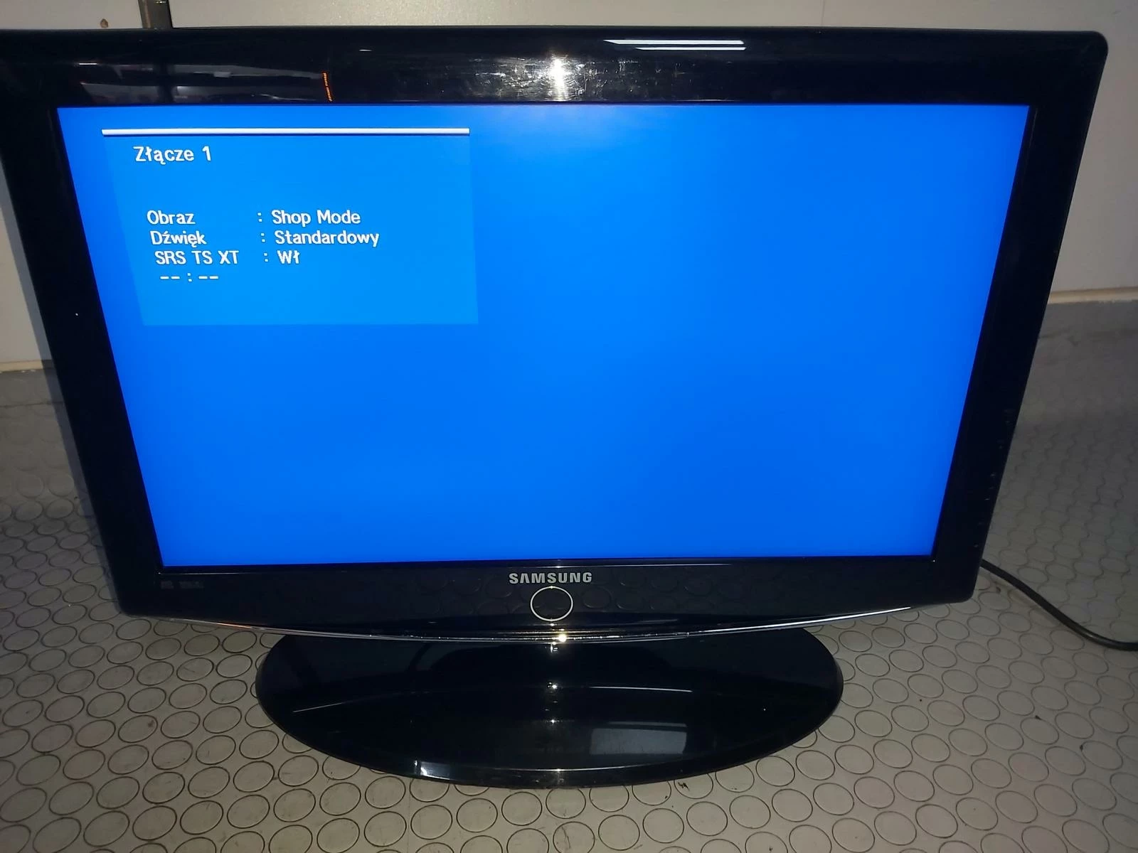 telewizor-samsung-23-lcd-le23r82b-pilot-zamiennik-format-hd-129294-2