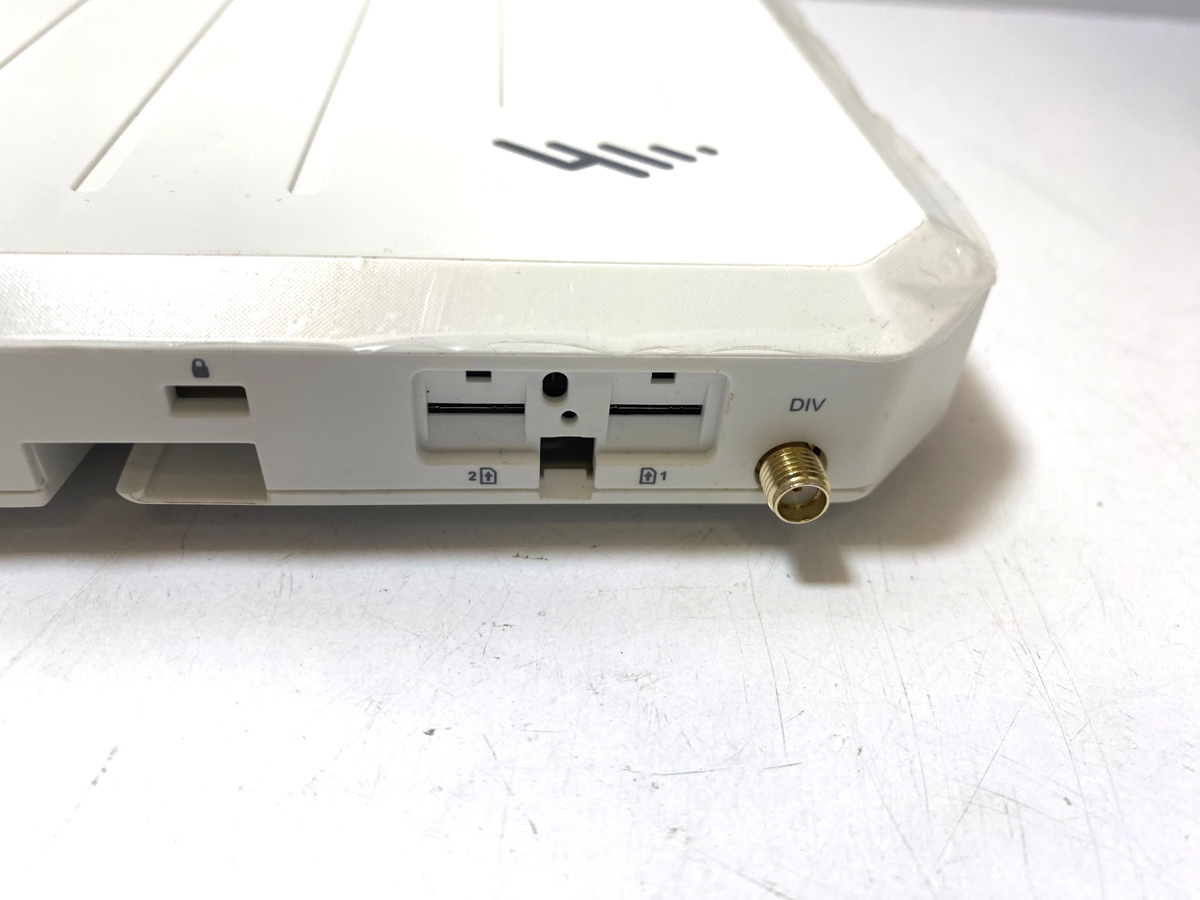 router-na-karte-sim-ericsson-cradlepoint-l950-c7b-lte-router-kod-producenta-router-wlan